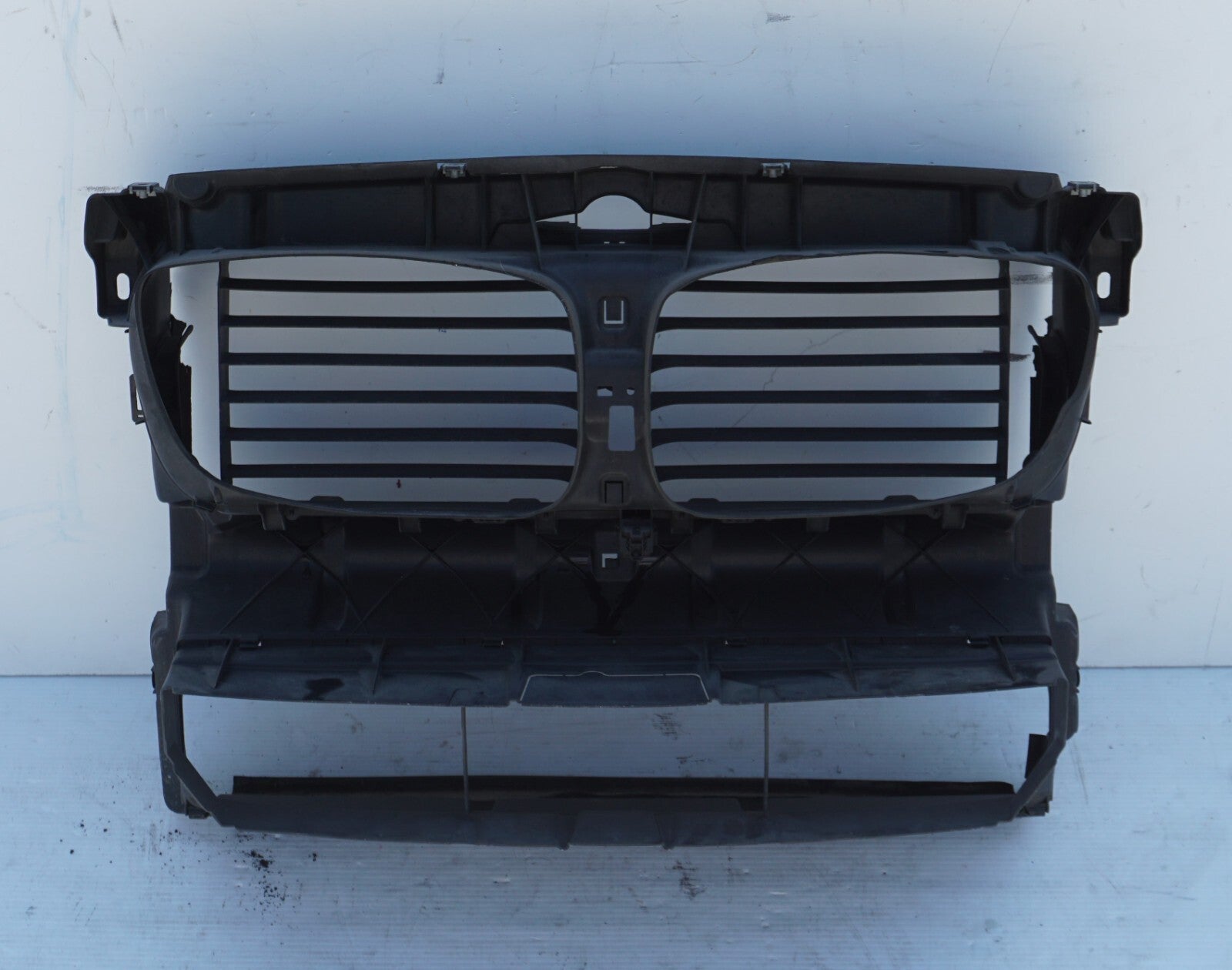 2011-2016 bmw 650i 550i GT F07 n63 4.4l radiator upper and lower support frame