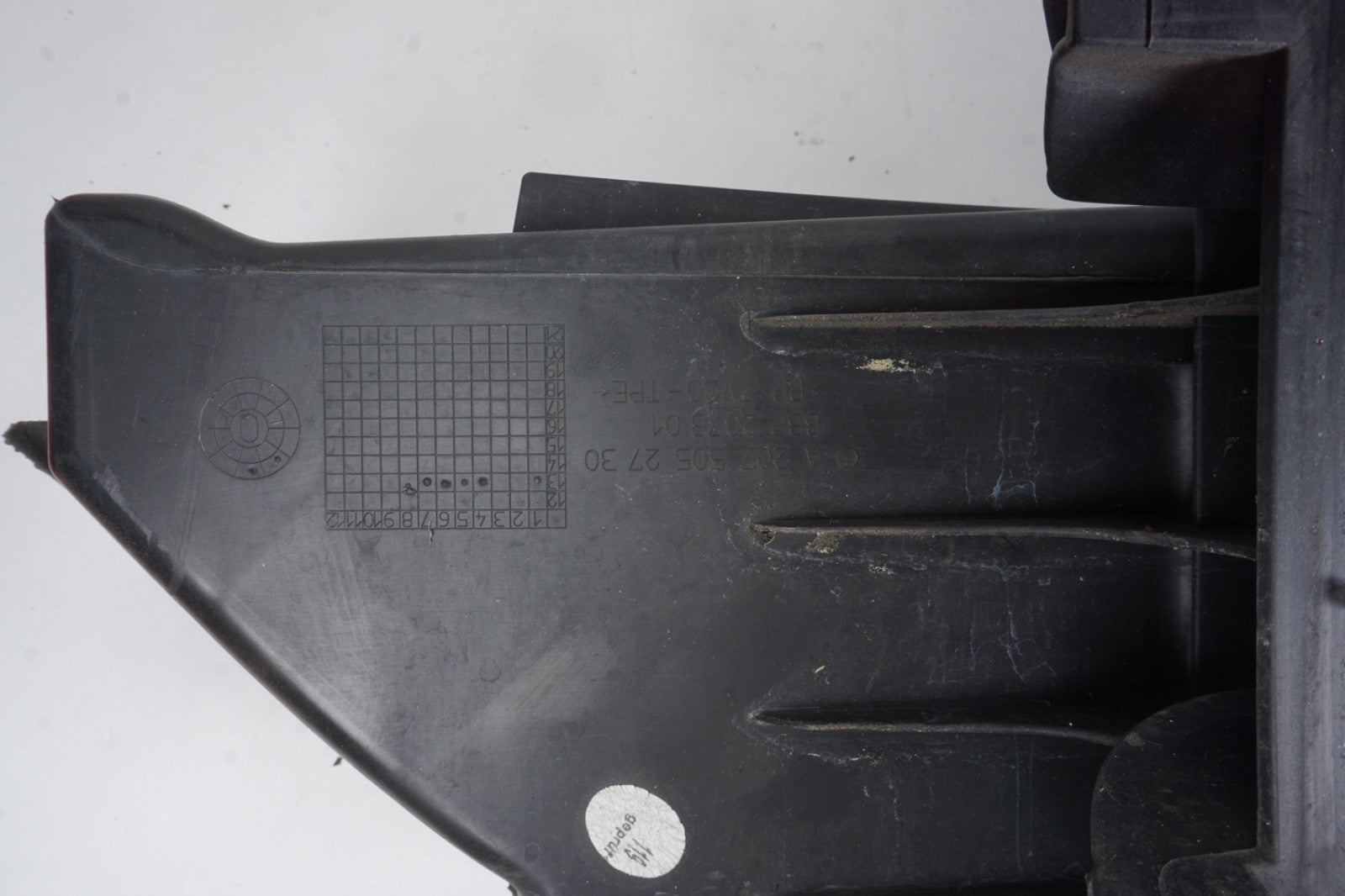 2014 Mercedes W207 E350 Coupe Convertible Engine Radiator Lower Baffle Air Duct