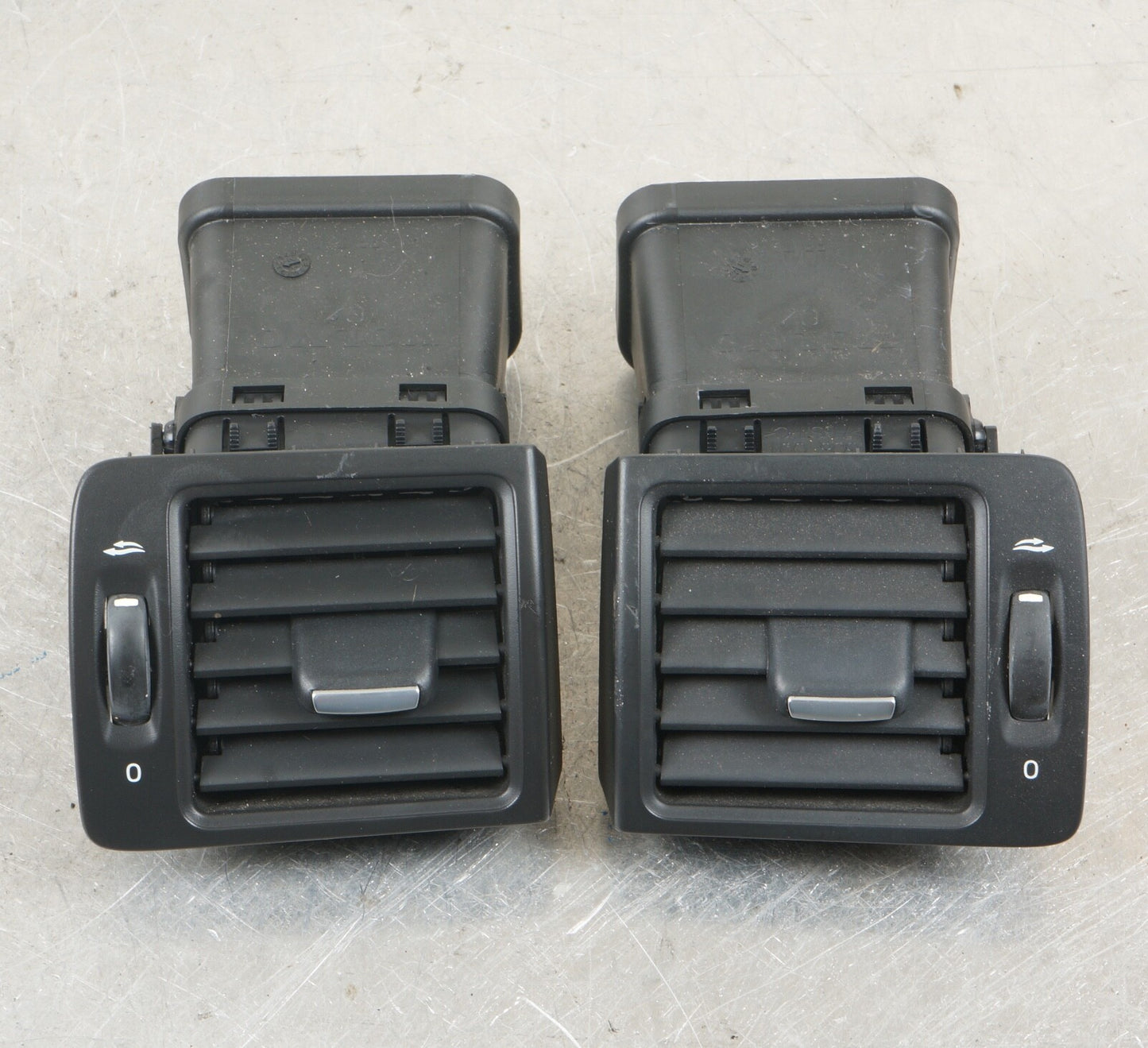 2006 - 2013 VOLVO C70 DASHBOARD AIR VENT LEFT AND RIGHT