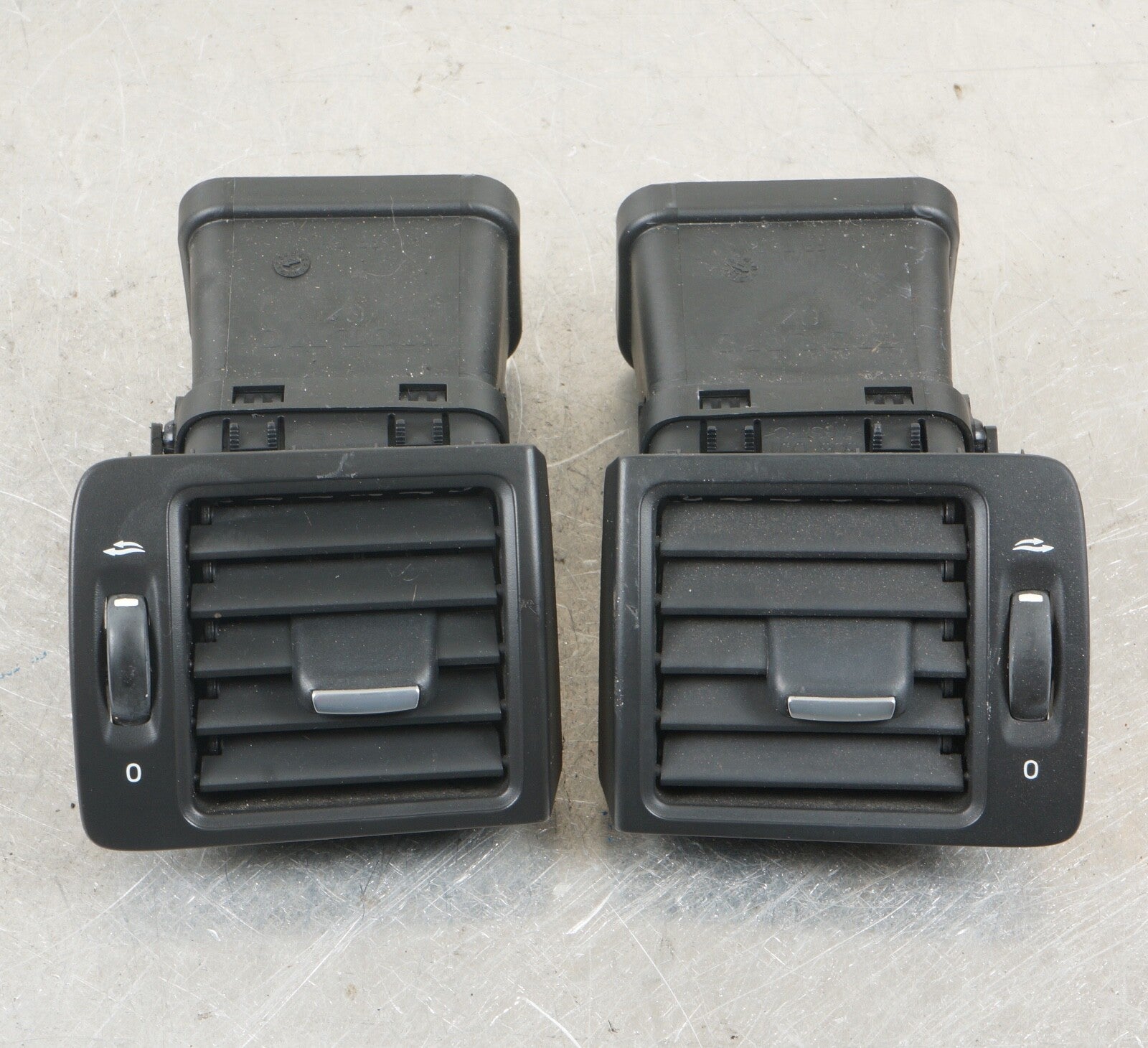 2006 - 2013 VOLVO C70 DASHBOARD AIR VENT LEFT AND RIGHT