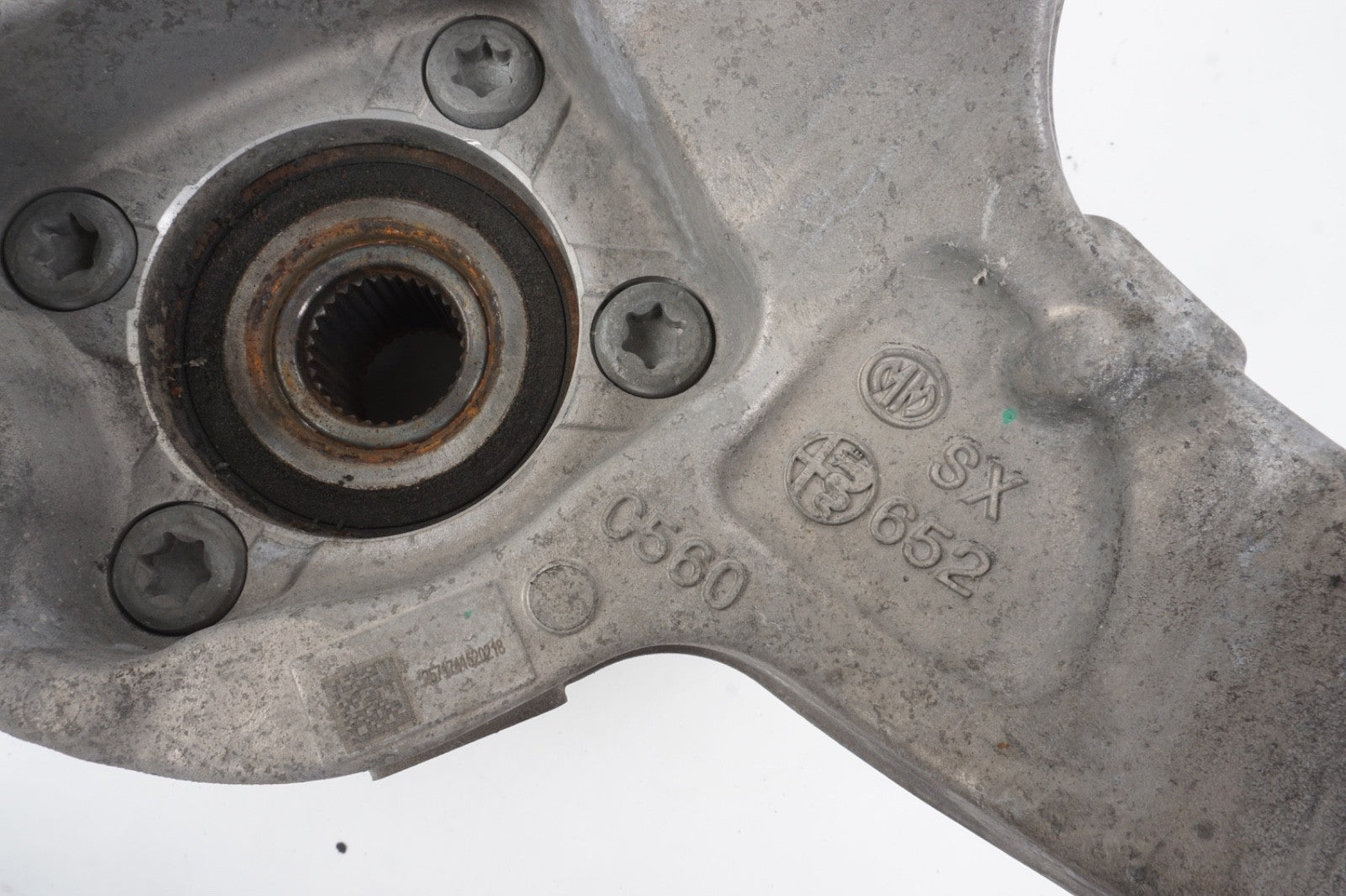 2017 - 2019 ALFA ROMEO STELVIO AWD REAR LEFT SIDE SPINDLE KNUCKLE HUB OEM