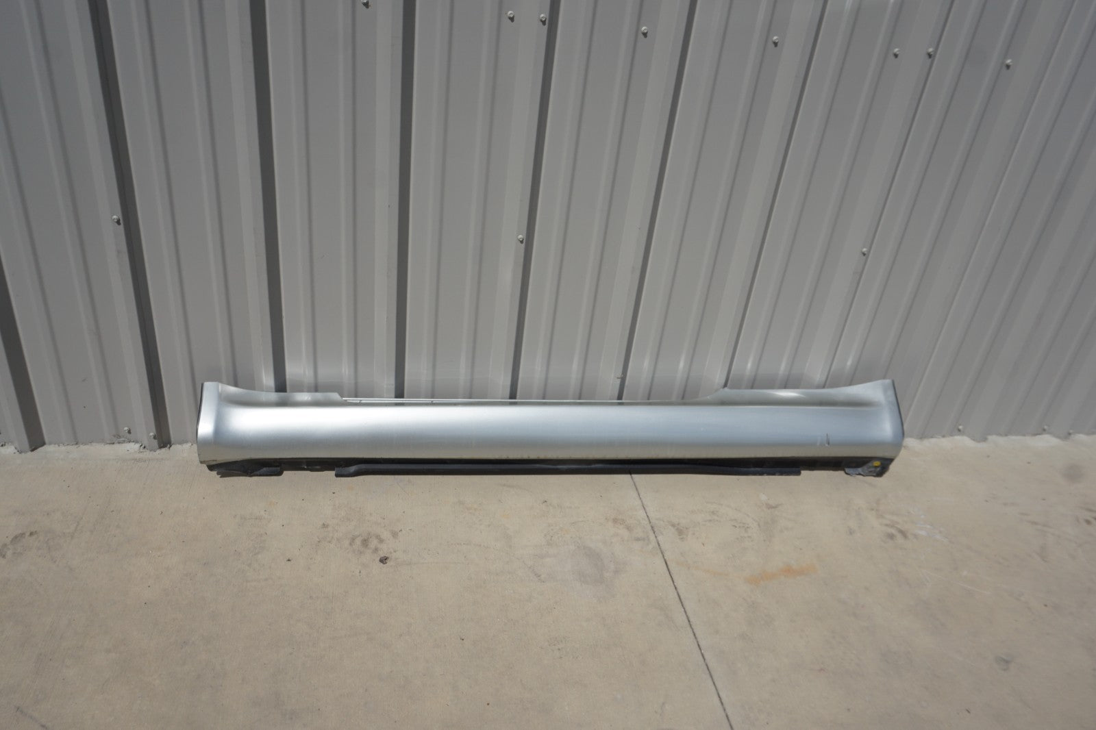 2002 - 2005 LEXUS SC430 Z40 LEFT DRIVER SIDE ROCKER PANEL SKIRT MOLDING SILVER