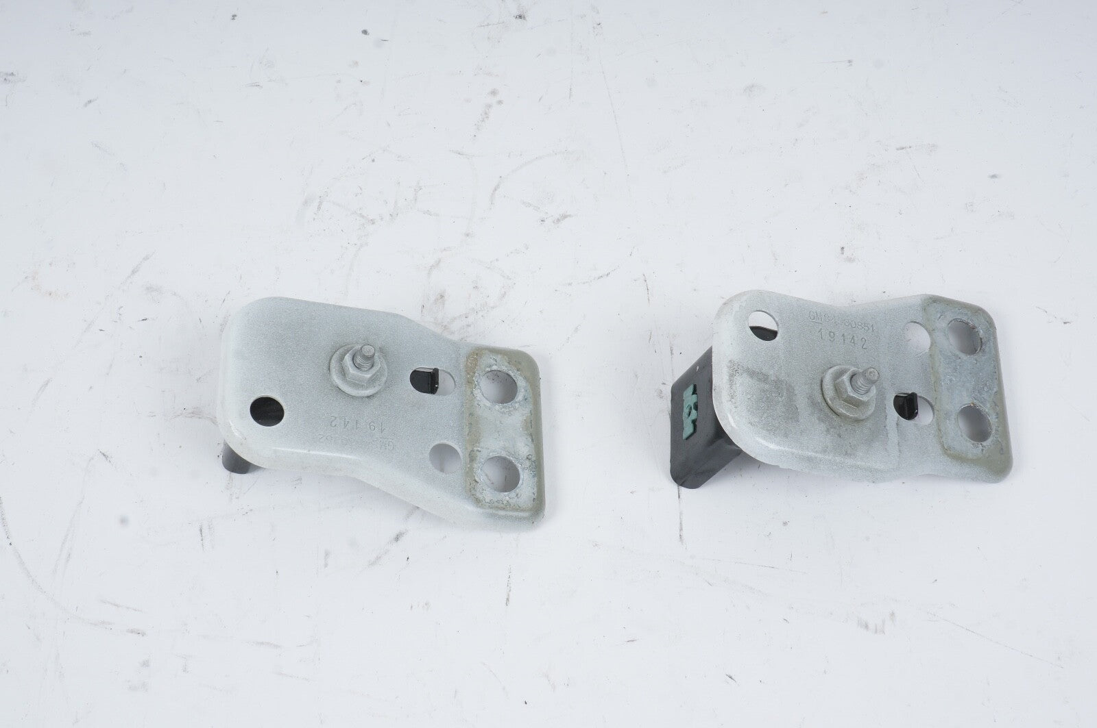 2020-2023 CADILLAC CT4 FRONT RIGHT LEFT FENDER OUTER MOUNT SUPPORT BRACE BRACKET