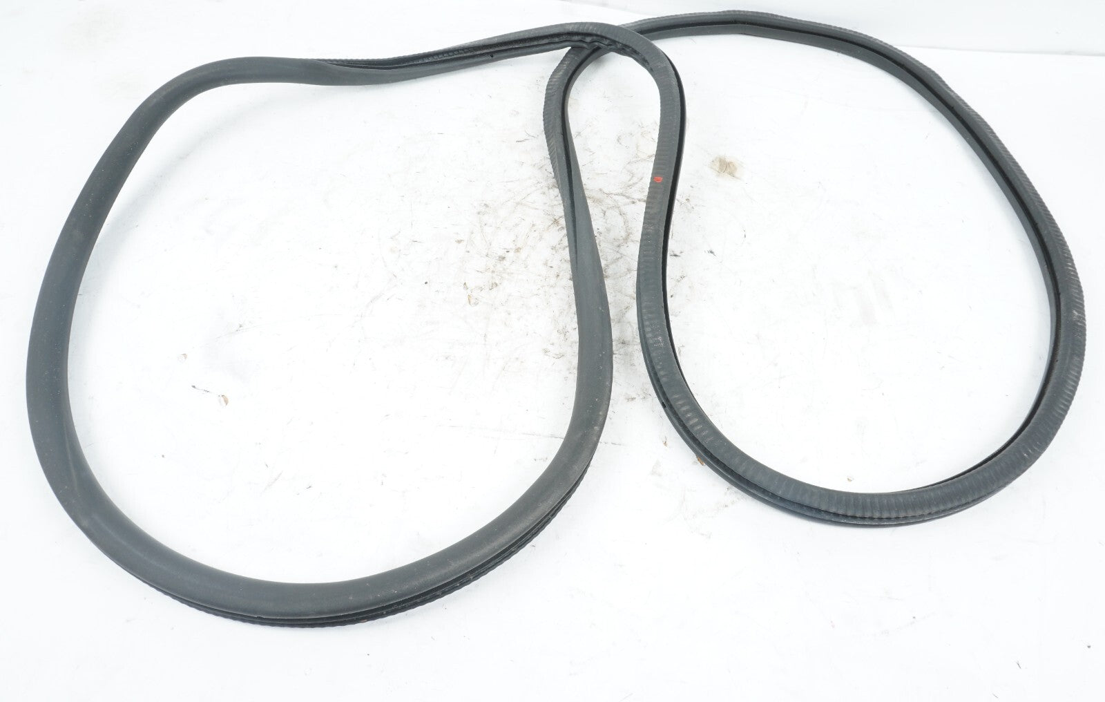 17 - 23 CHRYSLER PACIFICA FRONT LEFT DRIVER SIDE DOOR BODY WEATHERSTRIP SEAL OEM