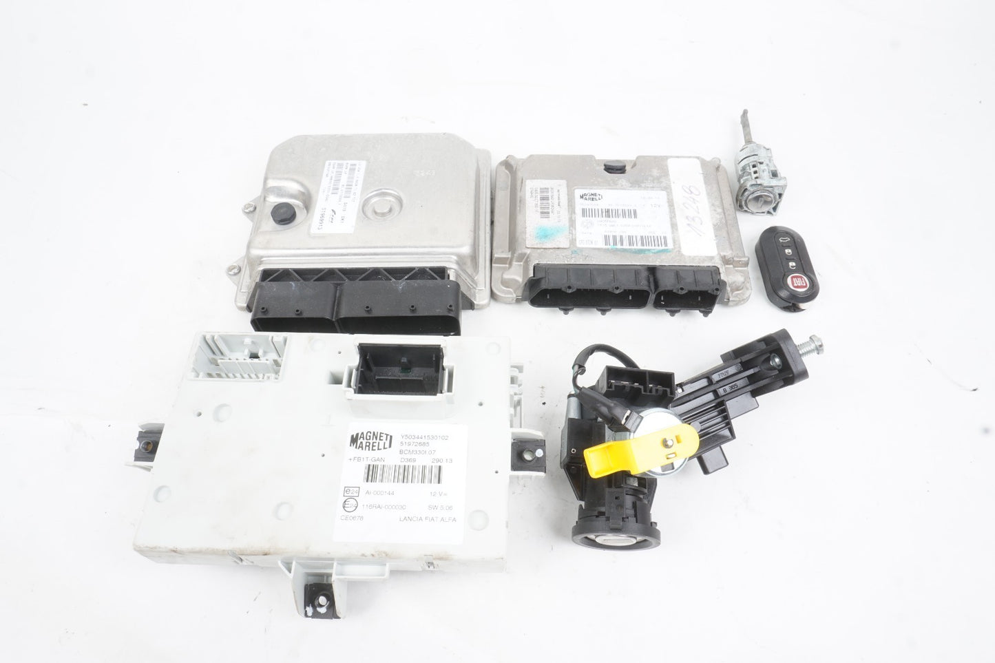 2014 2015 Fiat 500L Ignition Set Key Lock Module OEM