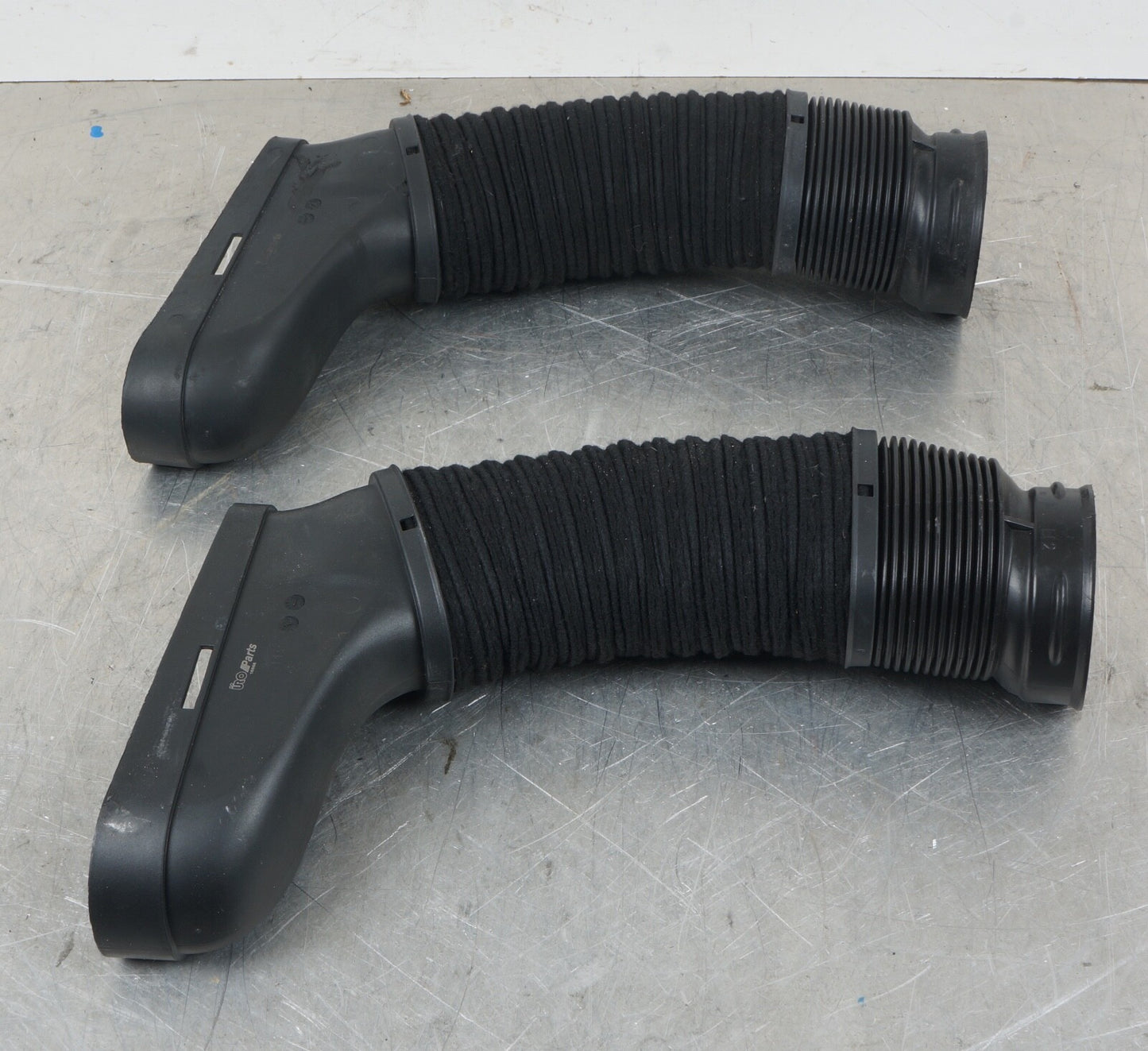 W204 MERCEDES 2011 C300 AIR INTAKE HOSE TUBE CLEANER DUCT LH RH