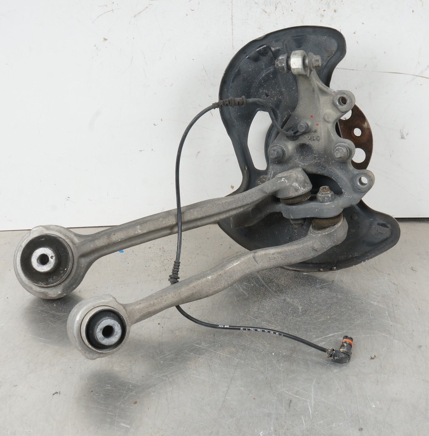 08-17 Mercedes R172 SLK250 C300 C250 Front Right Side Spindle Knuckle Hub OEM