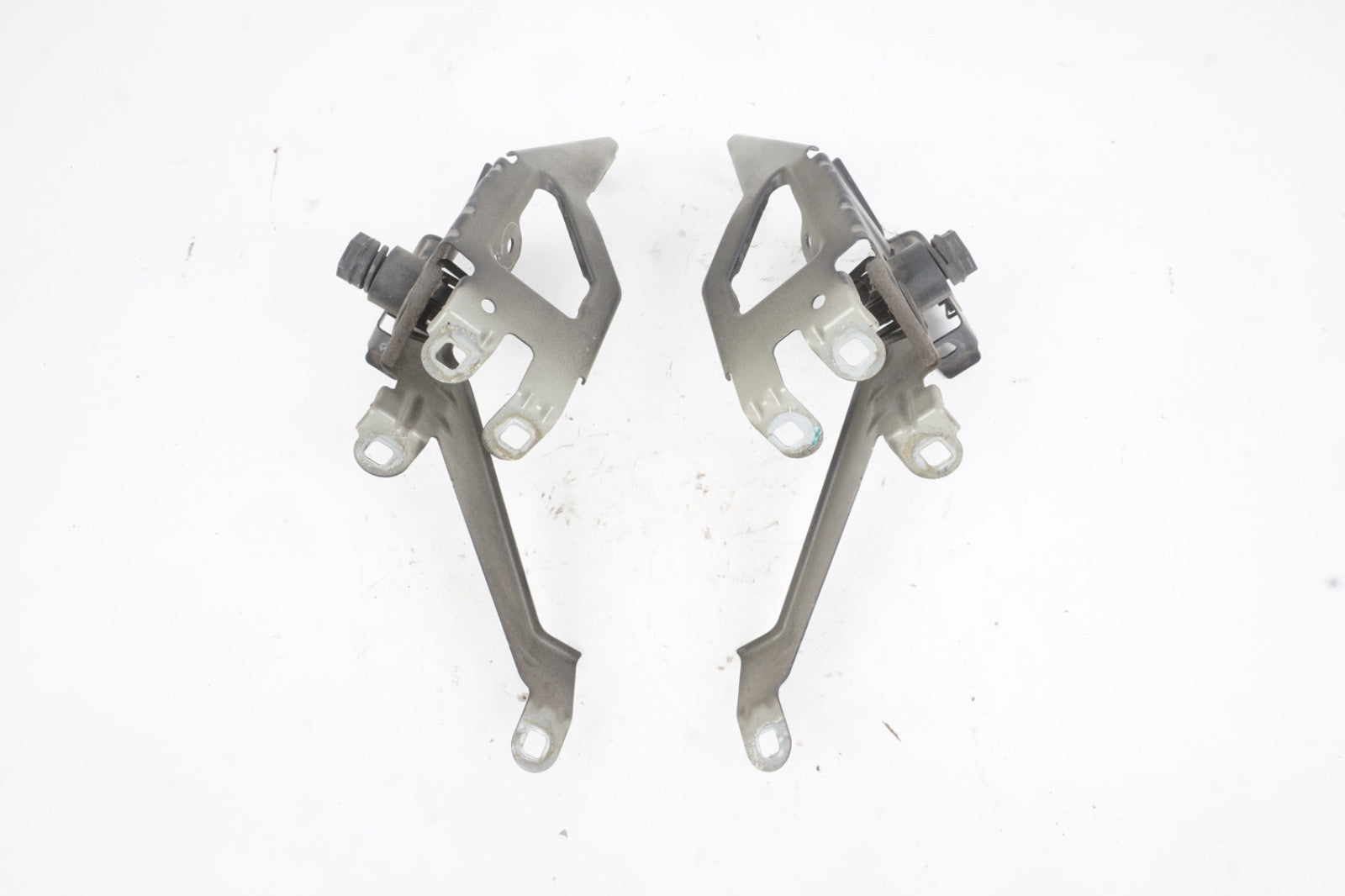 2012 - 2018 BMW 650i 640i Front Left And Right Fender Forward Mount Support