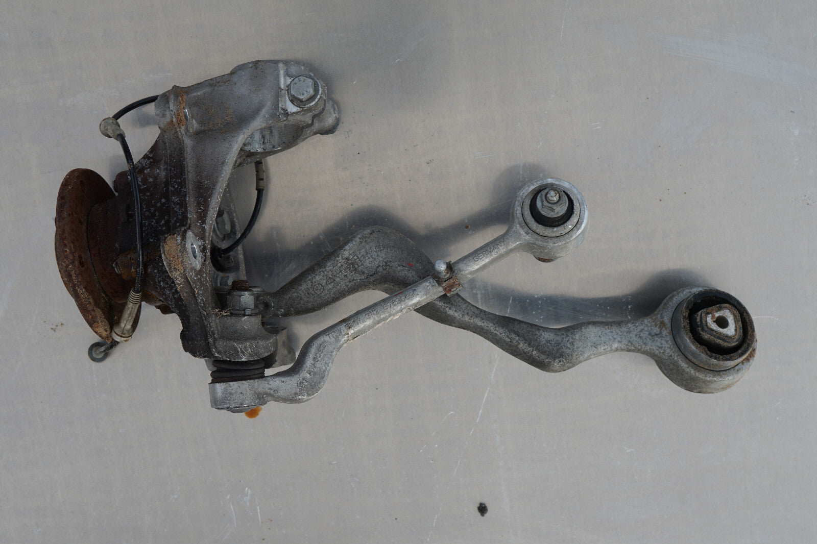 07-11 BMW E92 328i convertible FRONT LEFT DRIVER SPINDLE KNUCKLE WHEEL HUB OEM