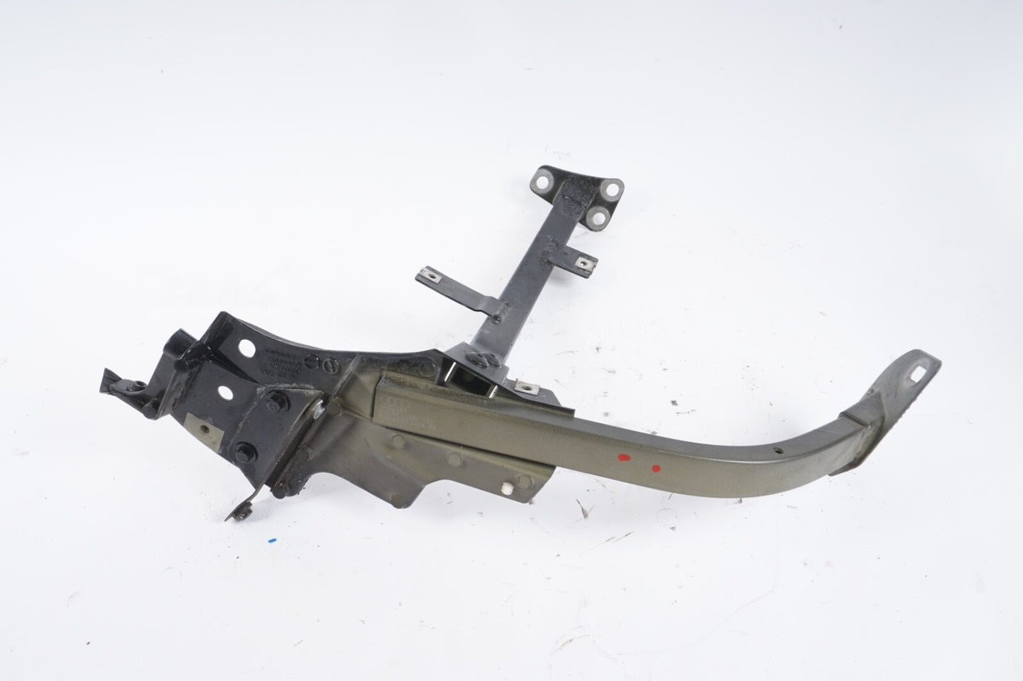 11-17 AUDI A8L A8 FRONT RIGHT PASSENGER SIDE FENDER MOUNT SUPPORT BRACKET OEM