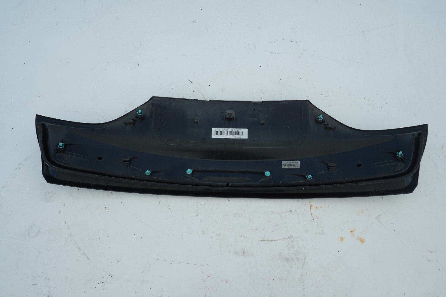 2010 - 2013 BMW 550GT F07 TAILGATE LID TRIM MOLDING 7200540 OEM