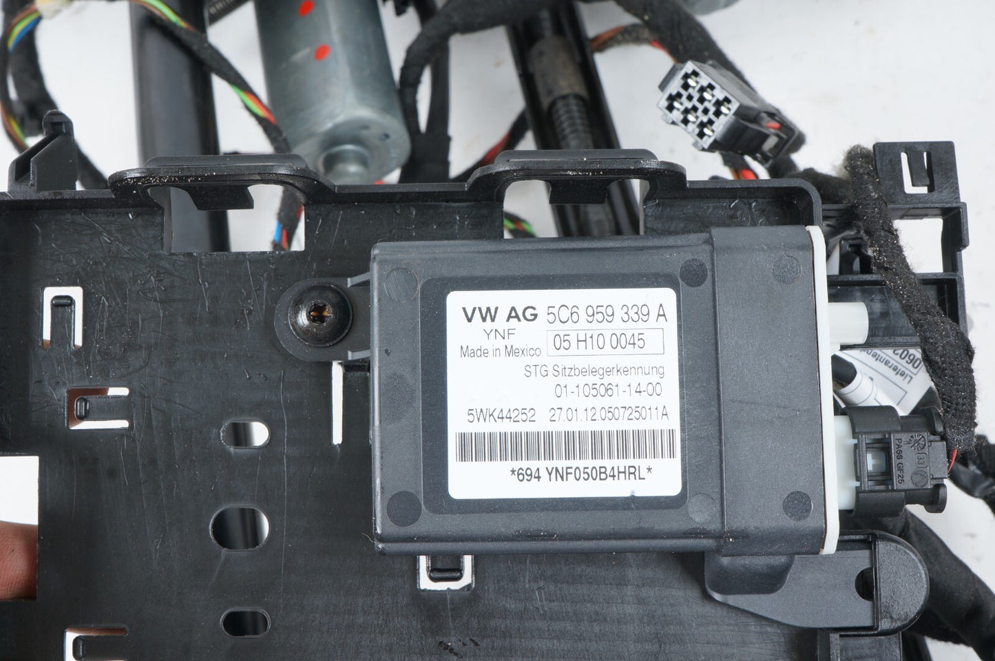2012 - 2017 AUDI A7 FRONT RIGHT PASSENGER SEAT TRACK RAIL OEM