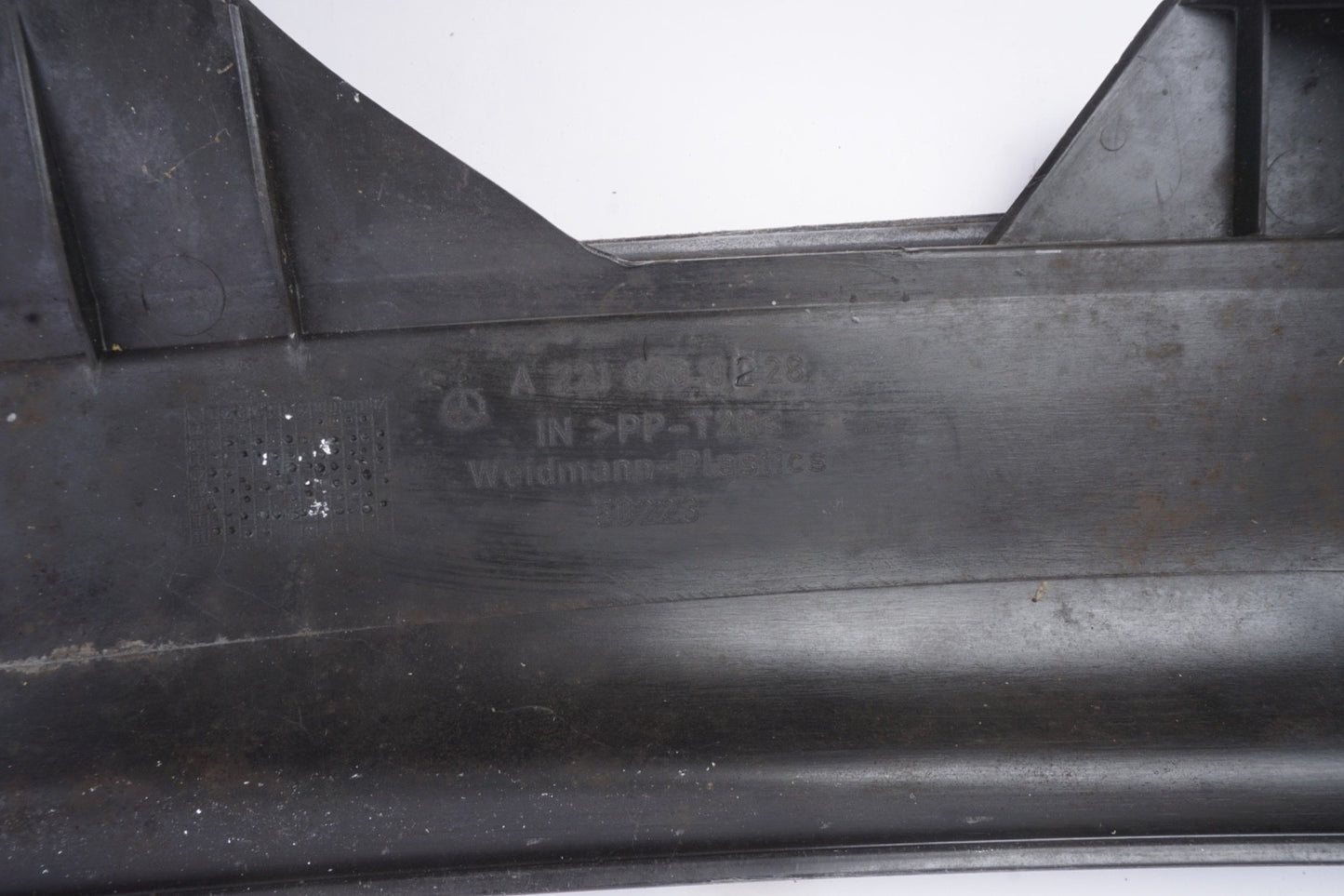 07-13 MERCEDES S550 W221 WINDSHIELD COWL PANEL BAFFLE WATER DRIP COVER OEM