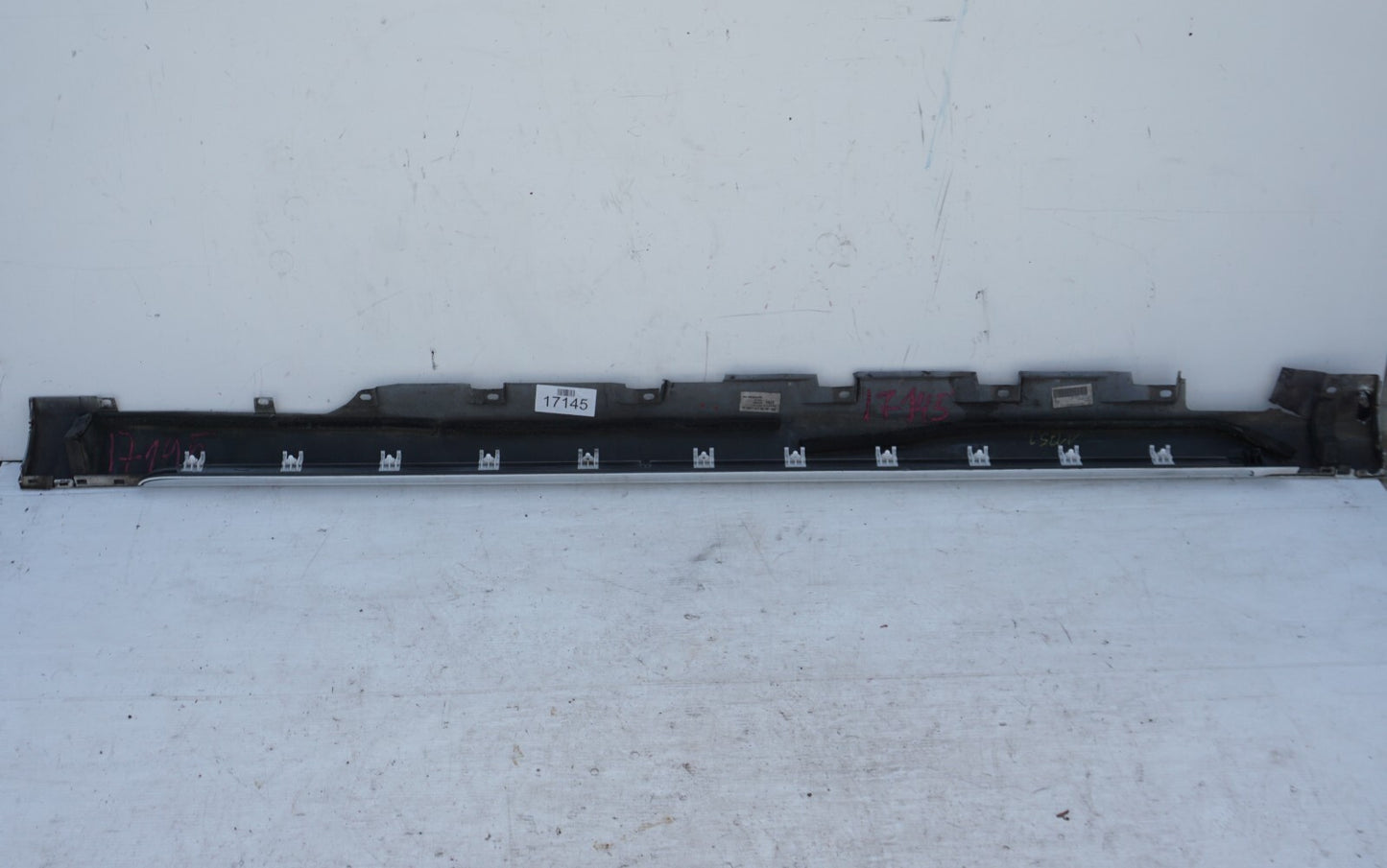 2011 - 2014 AUDI A8L RIGHT PASSENGER SIDE ROCKER PANEL SKIRT MOLDING OEM