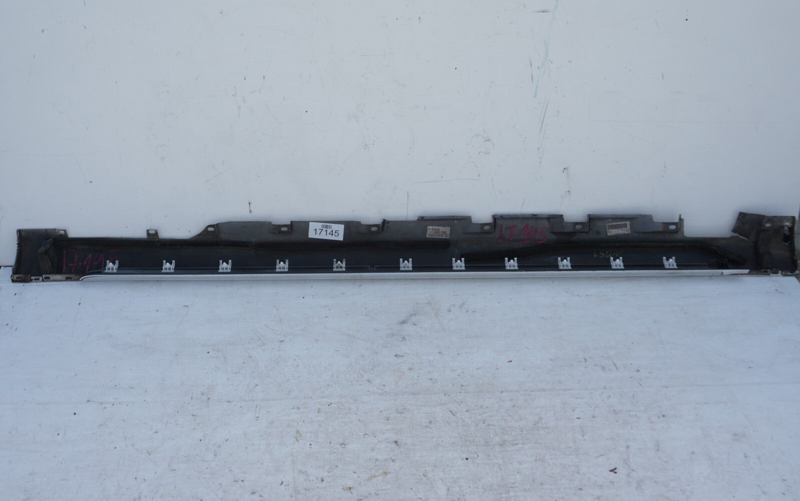 2011 - 2014 AUDI A8L RIGHT PASSENGER SIDE ROCKER PANEL SKIRT MOLDING OEM
