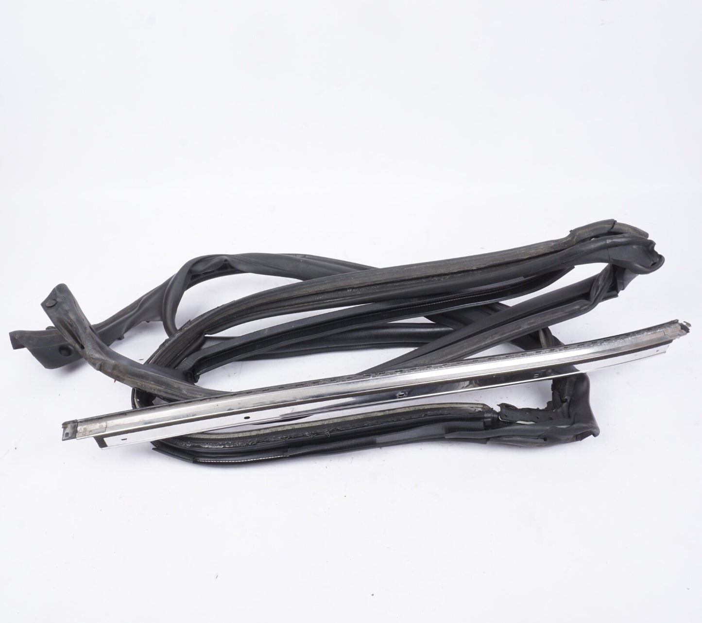 10-14 MERCEDES-BENZ C207 E350 COUPE REAR RIGHT PASSENGER SIDE WINDOW SEAL
