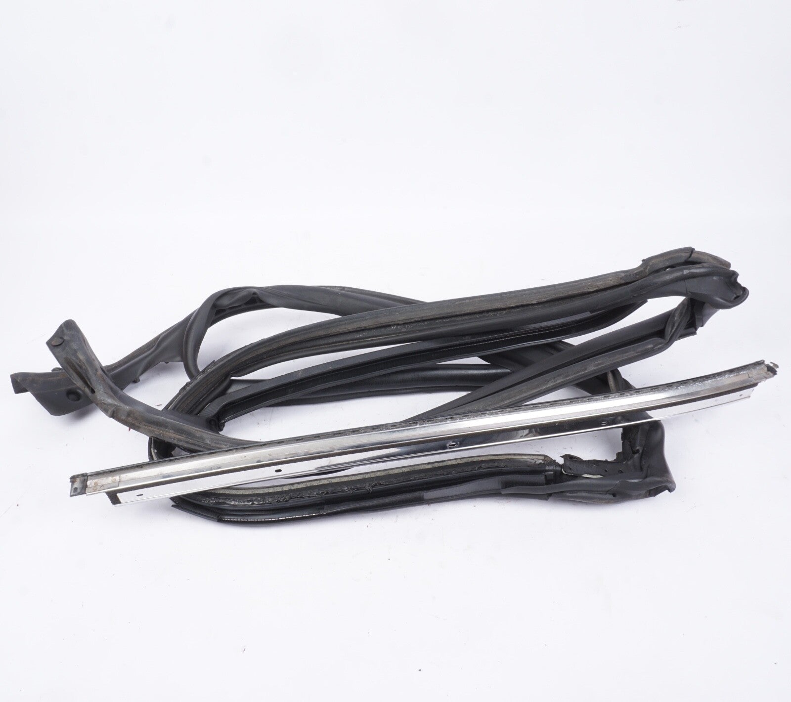 10-14 MERCEDES-BENZ C207 E350 COUPE REAR RIGHT PASSENGER SIDE WINDOW SEAL