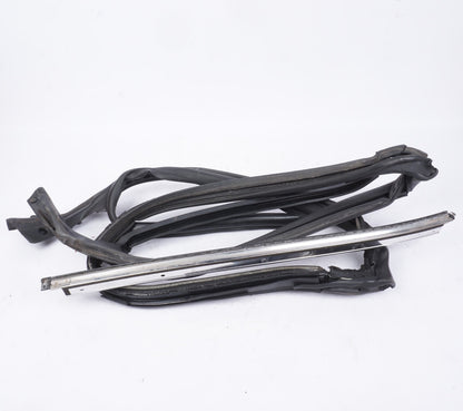 10-14 MERCEDES-BENZ C207 E350 COUPE REAR RIGHT PASSENGER SIDE WINDOW SEAL