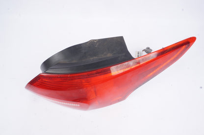 2015 - 2018 FORD FOCUS REAR RIGHT PASSENGER TAIL LIGHT LAMP OEM ! SEDAN ONLY !
