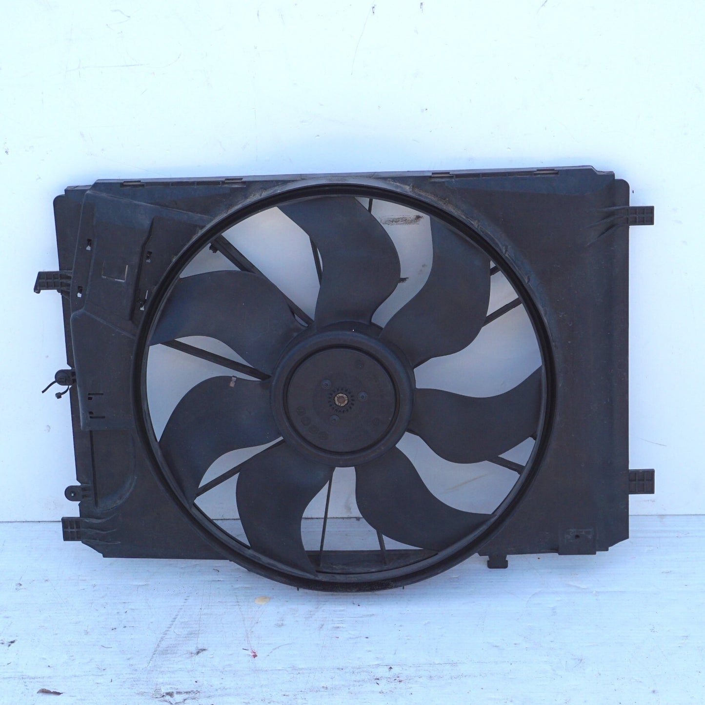 08-14 Mercedes C300 W204 ENGINE RADIATOR COOLING FAN W/ SHROUD OEM