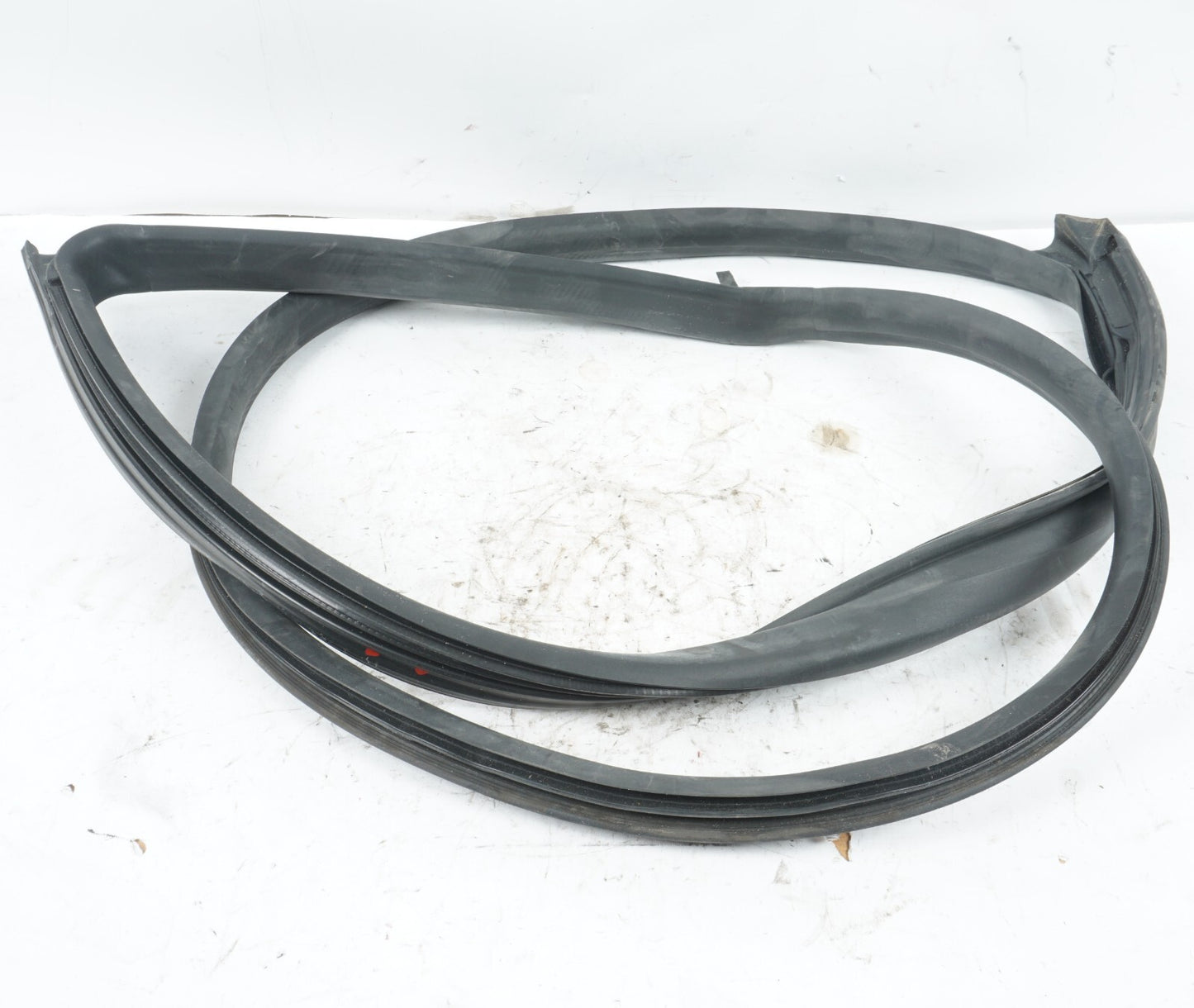 14 - 20 MASERATI QUATTROPORTE FRONT RIGHT PASSENGER DOOR WEATHERSTRIP SEAL OEM