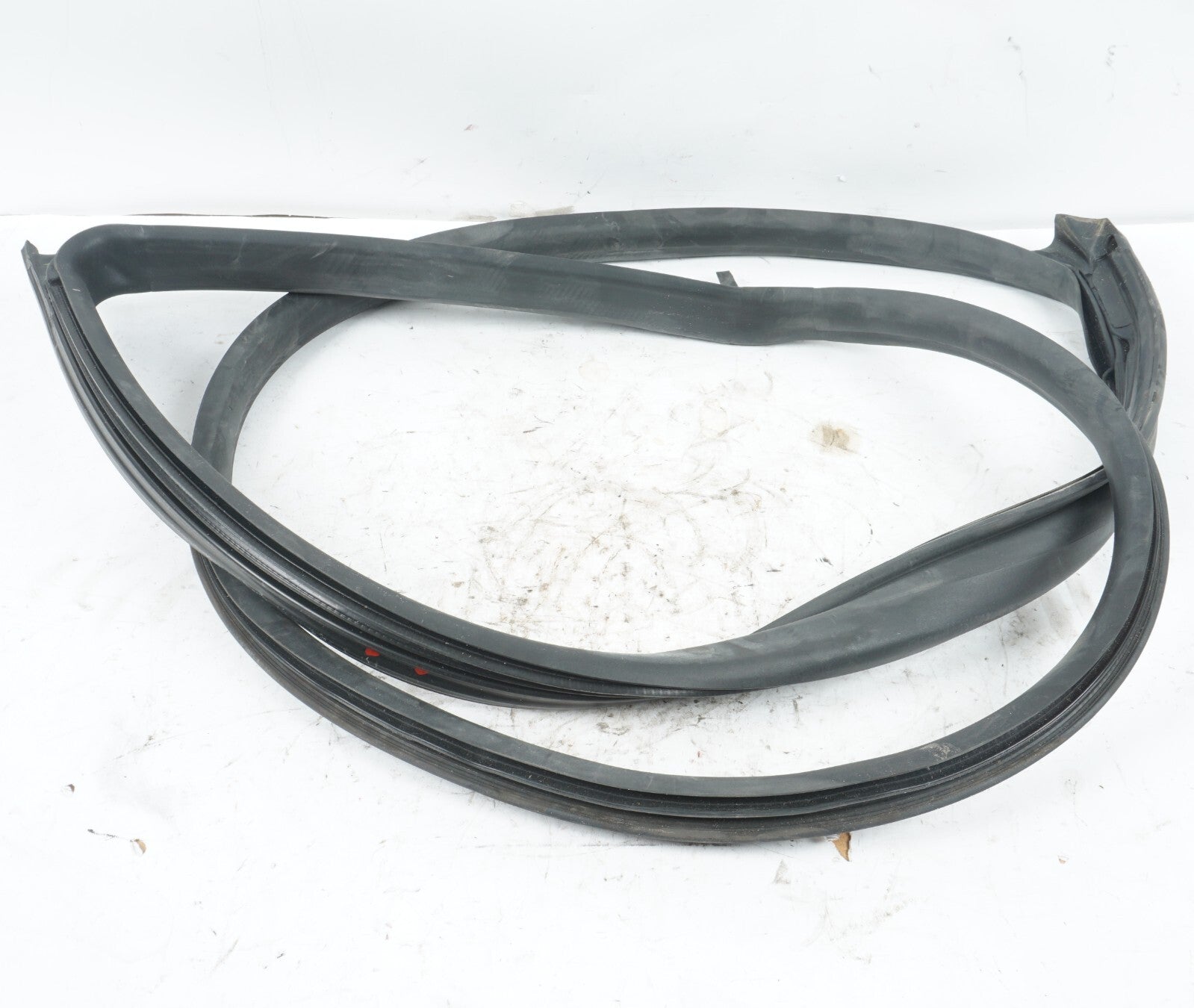 14 - 20 MASERATI QUATTROPORTE FRONT RIGHT PASSENGER DOOR WEATHERSTRIP SEAL OEM