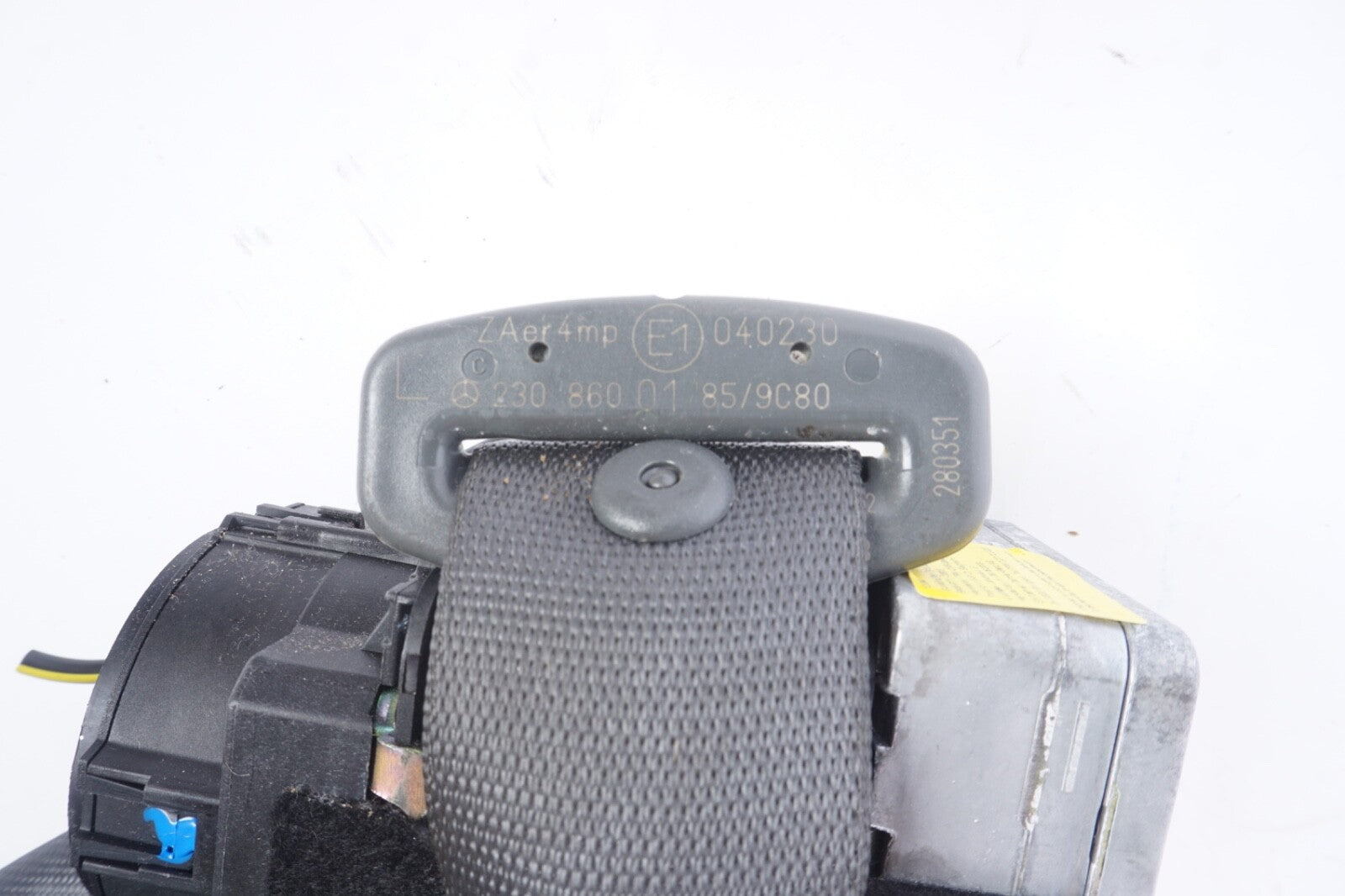 2003 - 06 MERCEDES SL500 R230 ROADSTER LEFT FRONT SEAT BELT