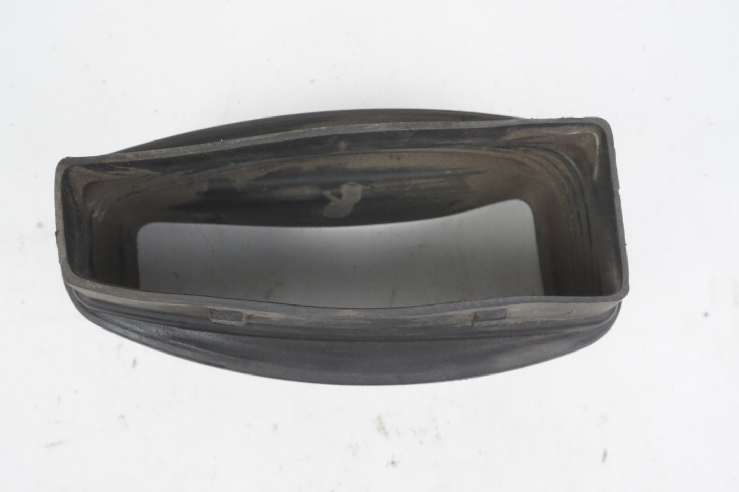 2014- 2021 MASERATI GHIBLI 3.0L FRONT RIGHT AIR INTAKE DUCT TUBE SLEEVE SEAL OEM