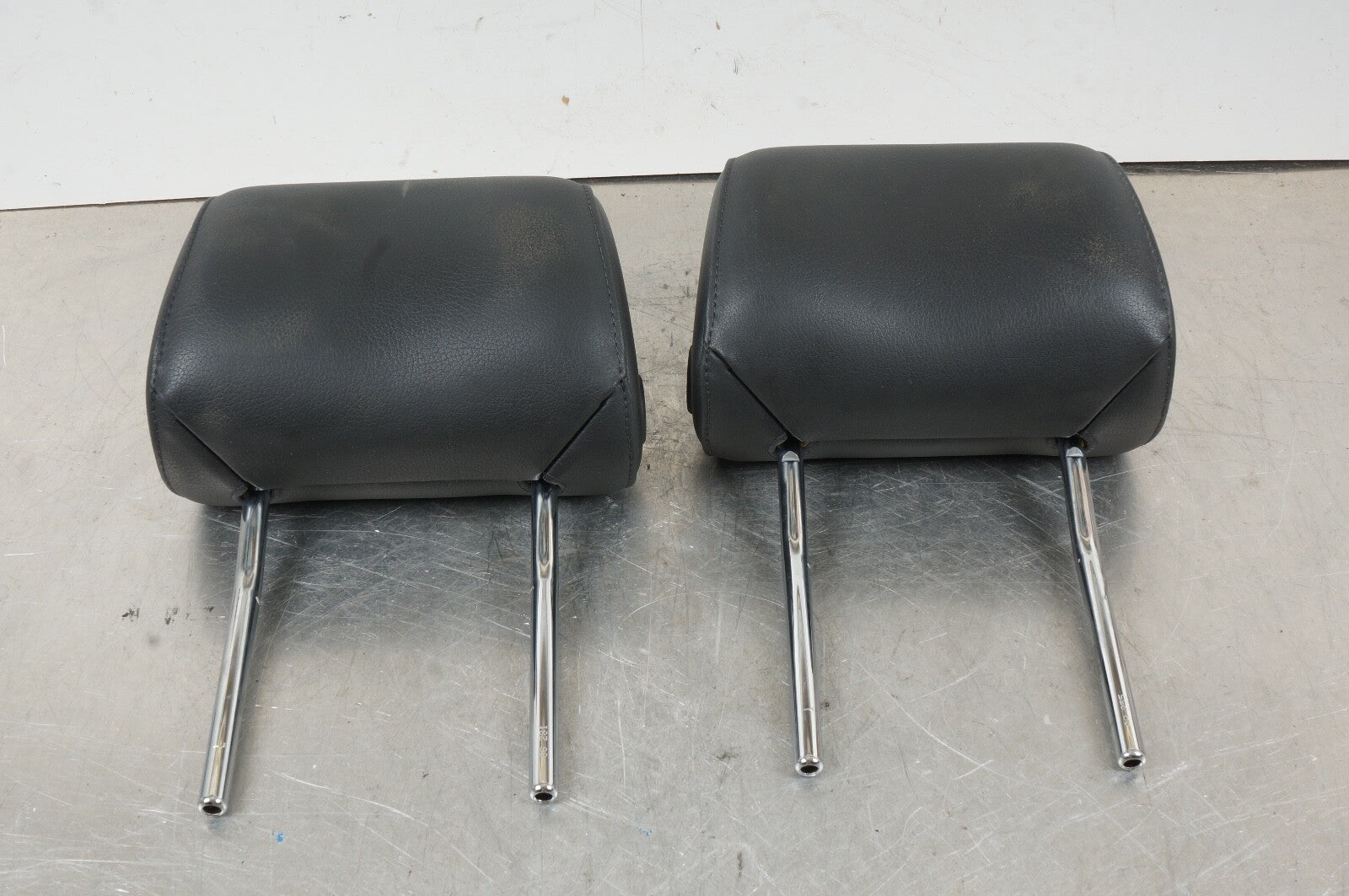 2005 - 2011 AUDI A6 FRONT DRIVER PASSENGER HEAD RESTS BLACK LEATHER