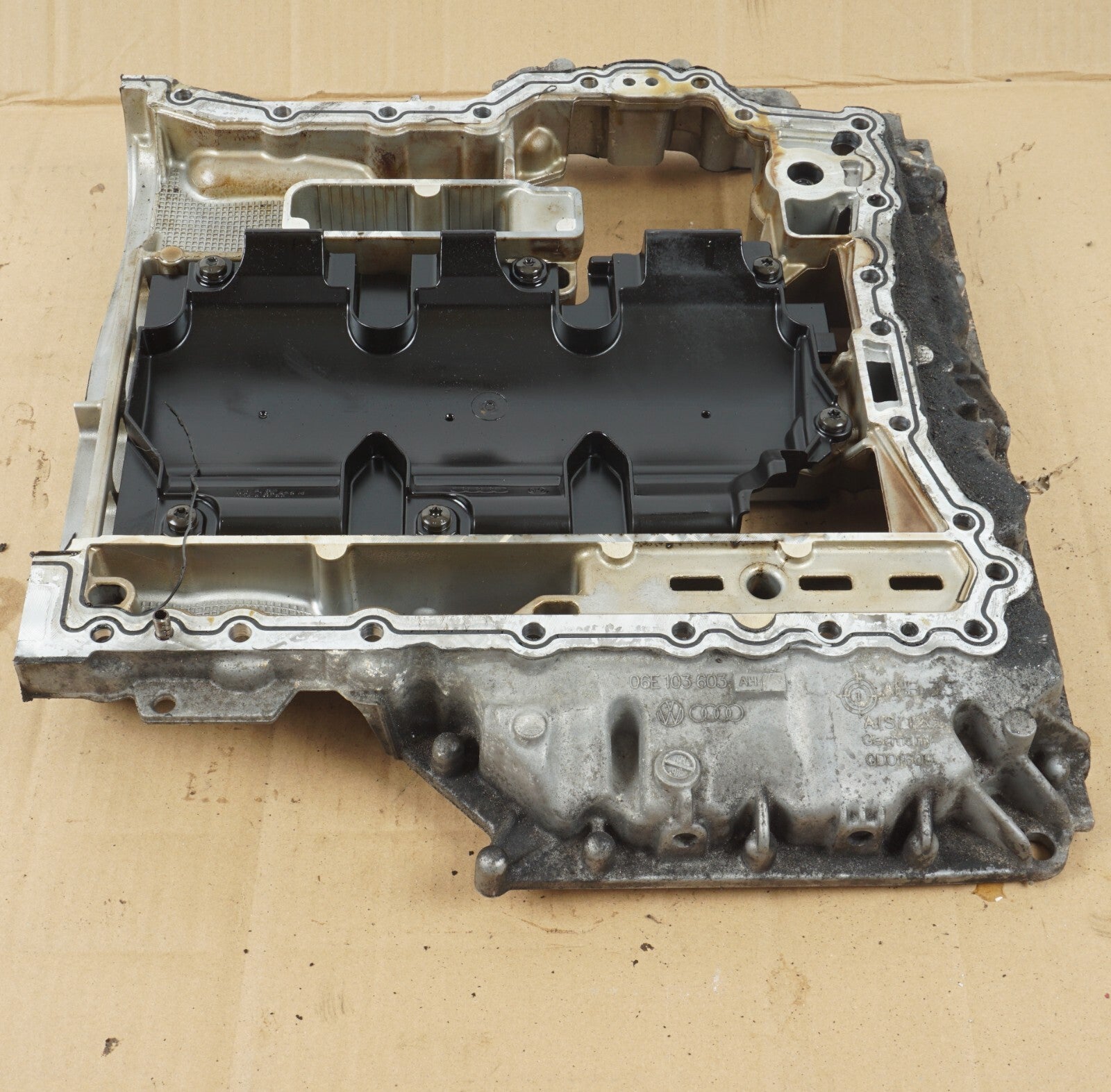 2012 - 2015 AUDI A7 3.0L ENGINE UPPER OIL PAN 06E103603AH OEM