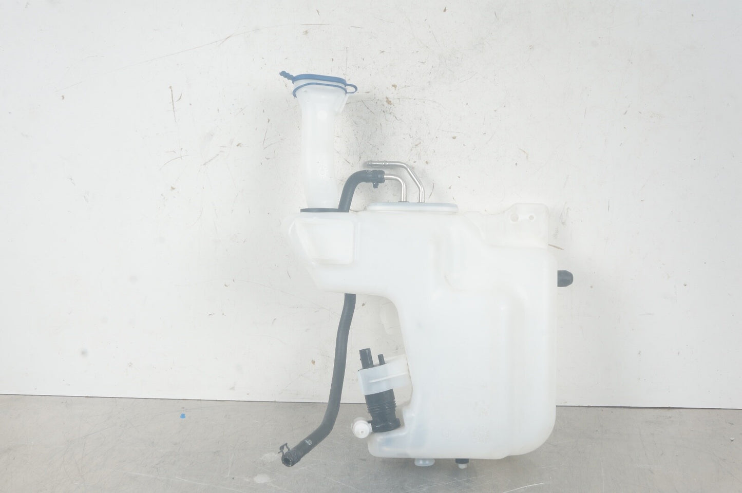 2017 - 2020 MERCEDES R231 SL550 SL450 WINDSHIELD WASHER FLUID TANK RESERVOIR OEM