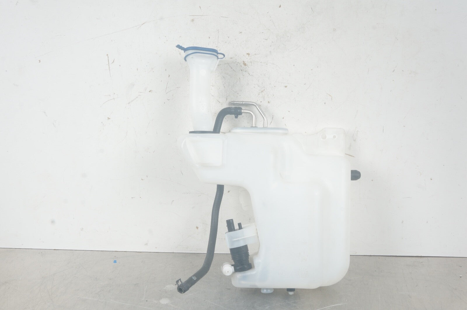 2017 - 2020 MERCEDES R231 SL550 SL450 WINDSHIELD WASHER FLUID TANK RESERVOIR OEM