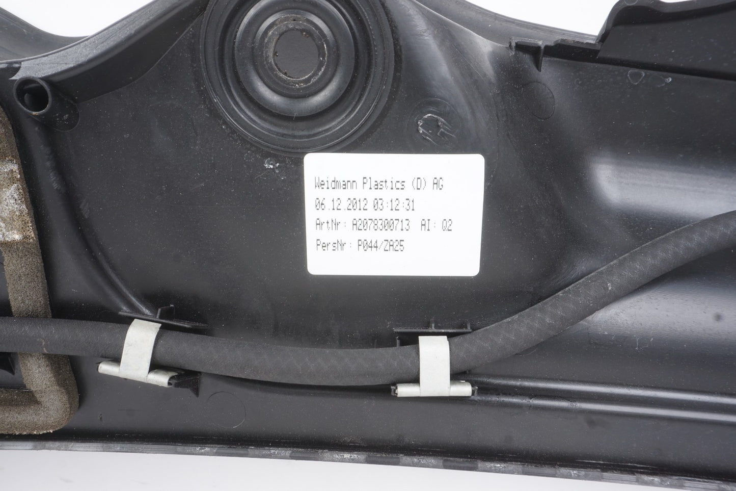 10-17 Mercedes E350 E550 W207 Windshield Wiper Cowl Cover 2078300713 OEM