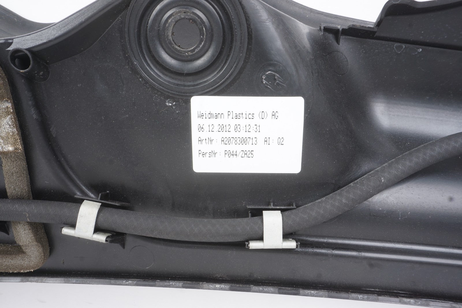 10-17 Mercedes E350 E550 W207 Windshield Wiper Cowl Cover 2078300713 OEM