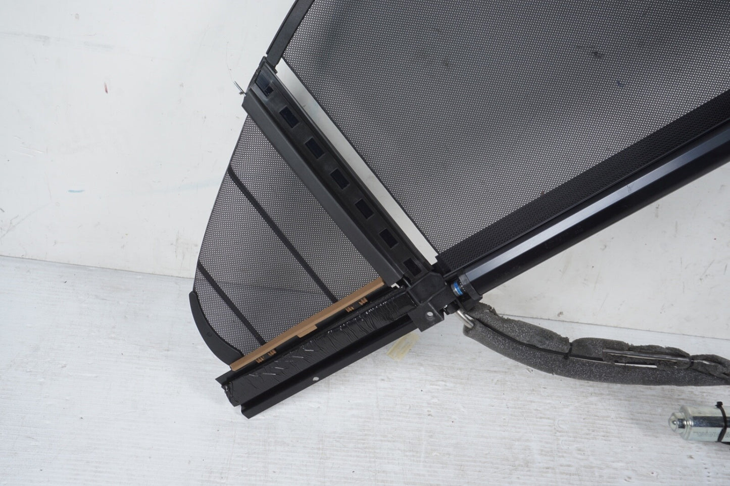 07-13 Mercedes W221 S600 S400 S550 Rear Right Door Window Sun Shade Sunshade