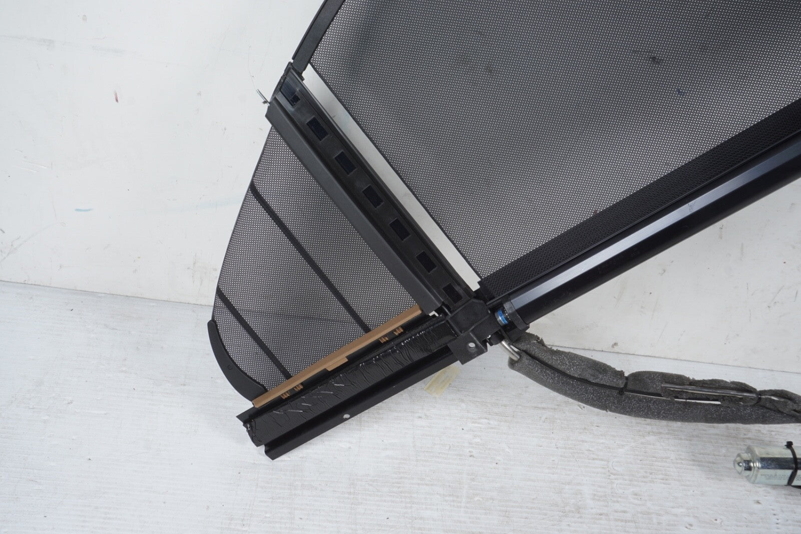 07-13 Mercedes W221 S600 S400 S550 Rear Right Door Window Sun Shade Sunshade