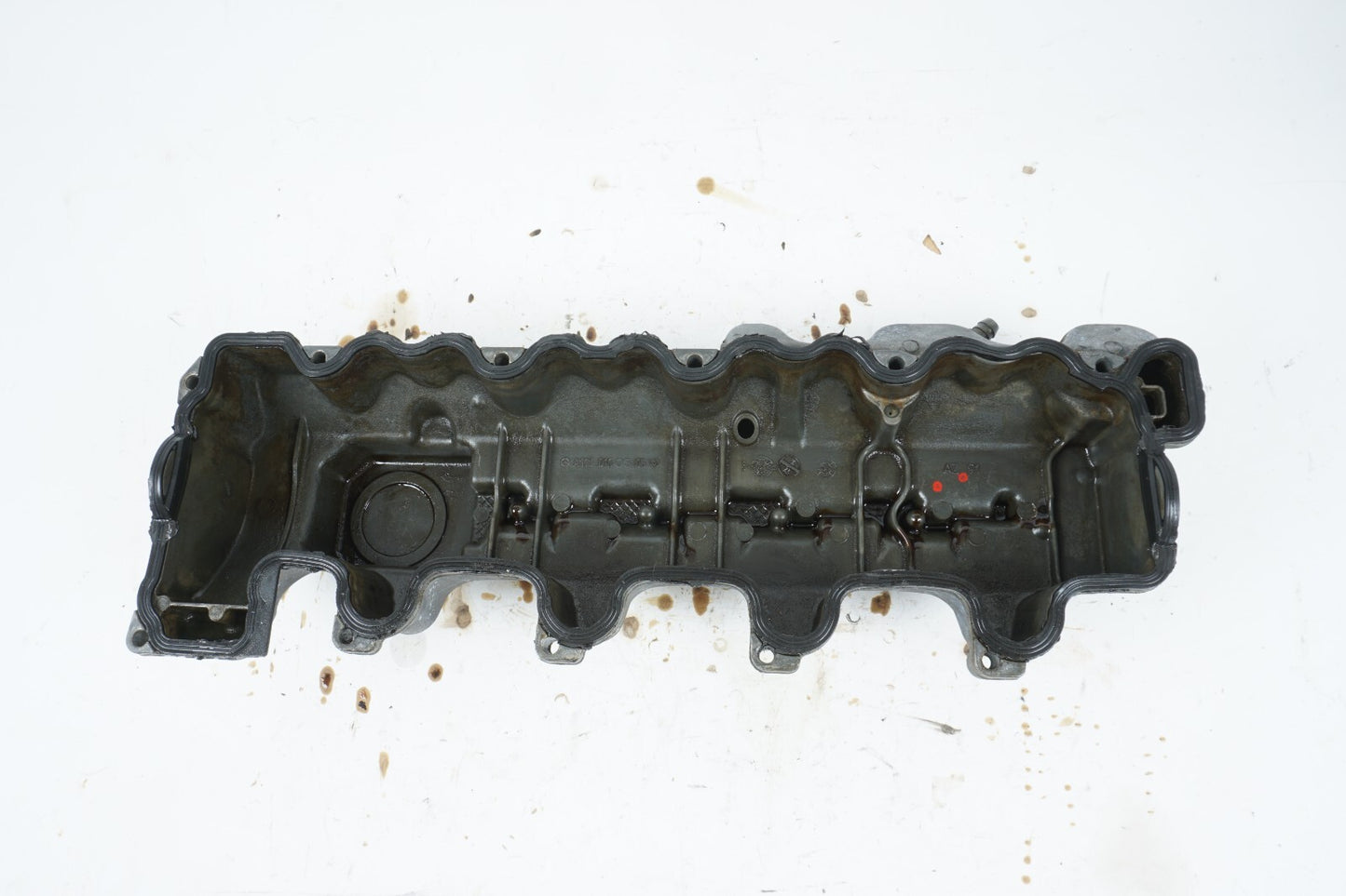 03 - 06 Mercedes R230 SL500 Engine Valve Cover Passenger Side Right OEM