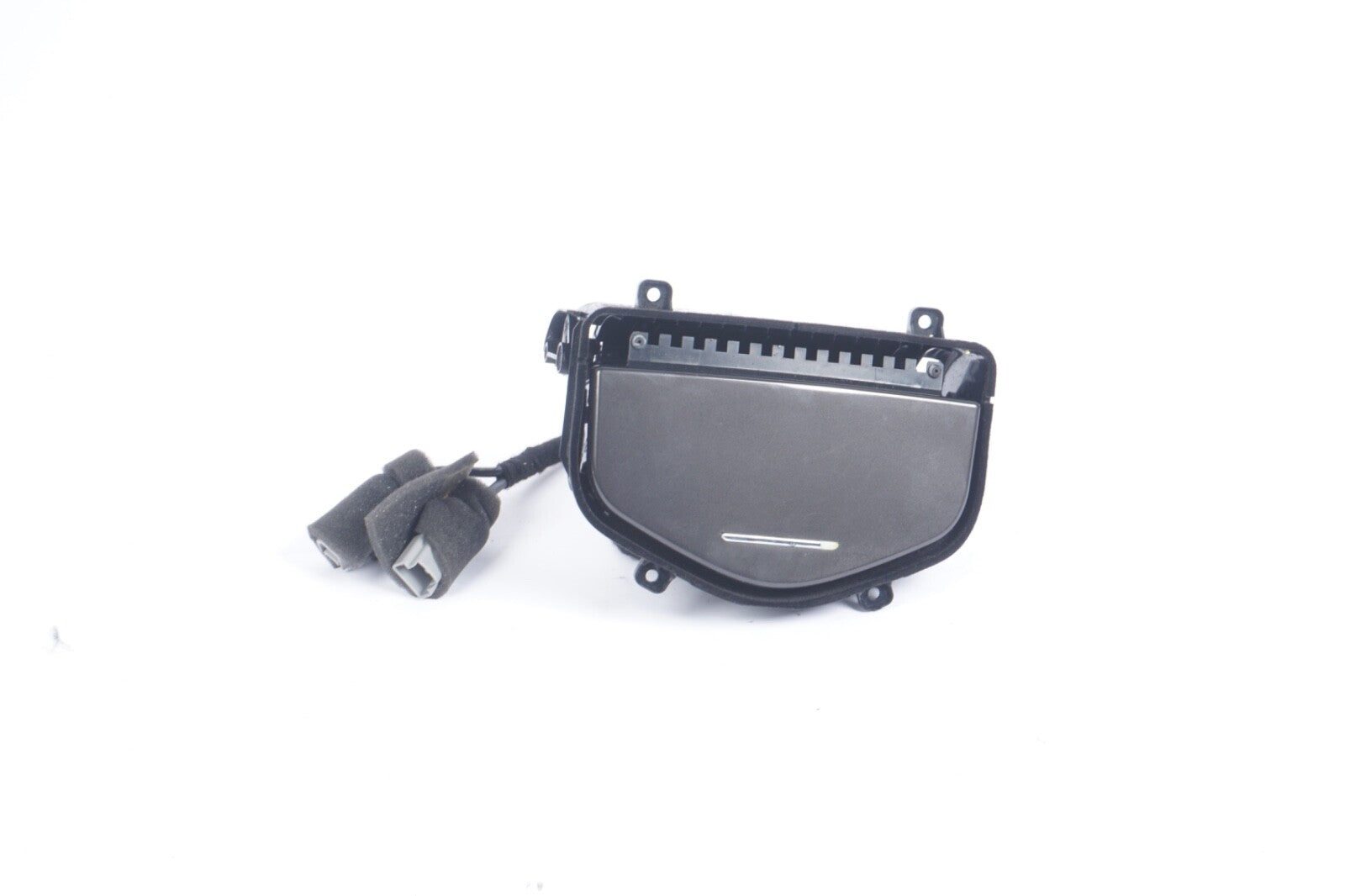 2014 - 2019 MASERATI GHIBLI CENTER CONSOLE STORAGE TRAY W/ CHARGE PORT 670011129
