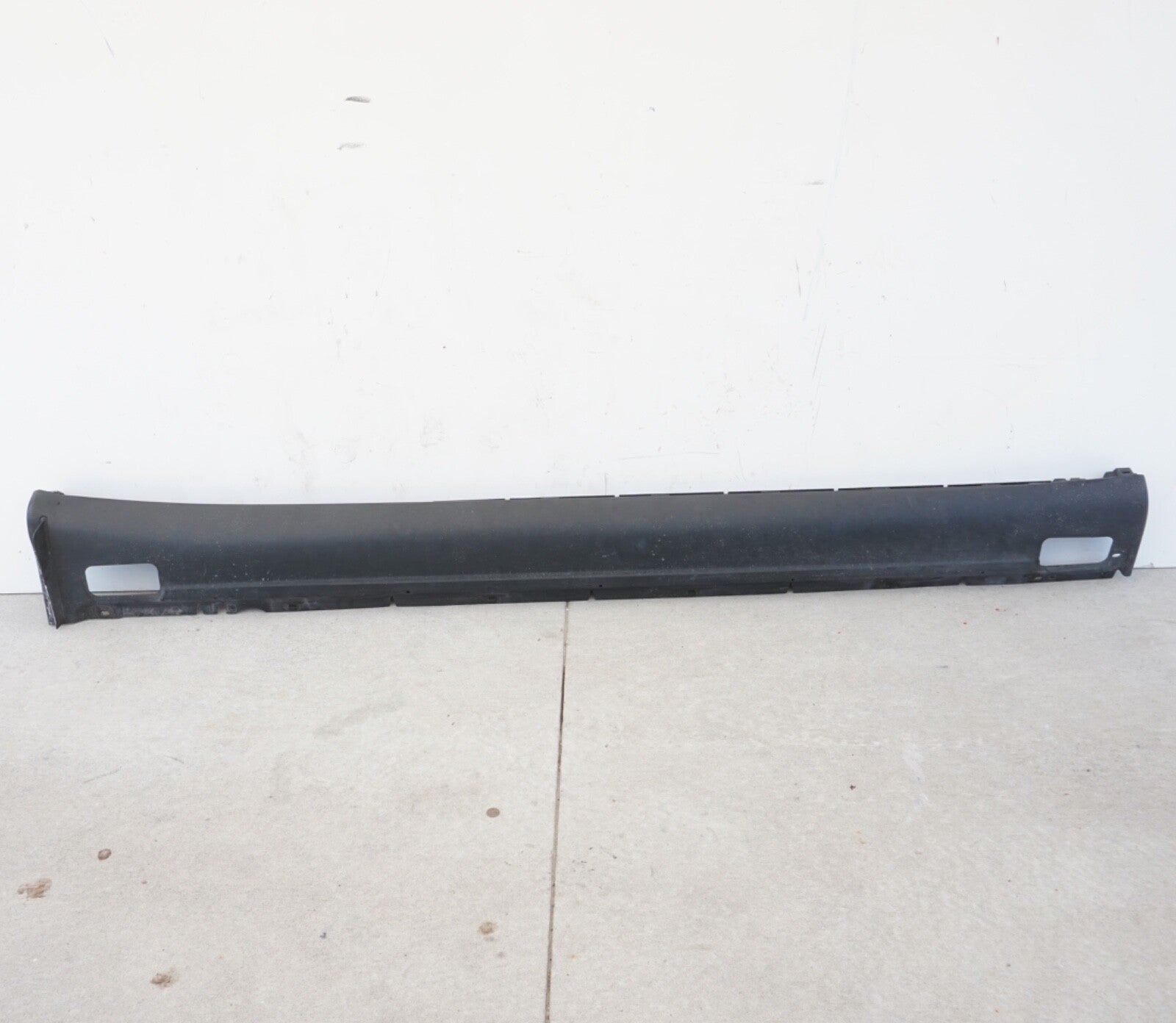 2011 - 2018 PORSCHE CAYENNE OEM RIGHT ROCKER PANEL MOULDING 7P5853554