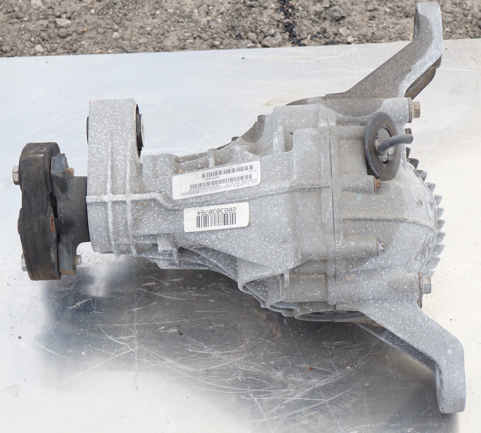 2006 - 2010 MERCEDES BENZ R350 4Matic REAR DIFFERENTIAL CARRIER A1643500314 OEM