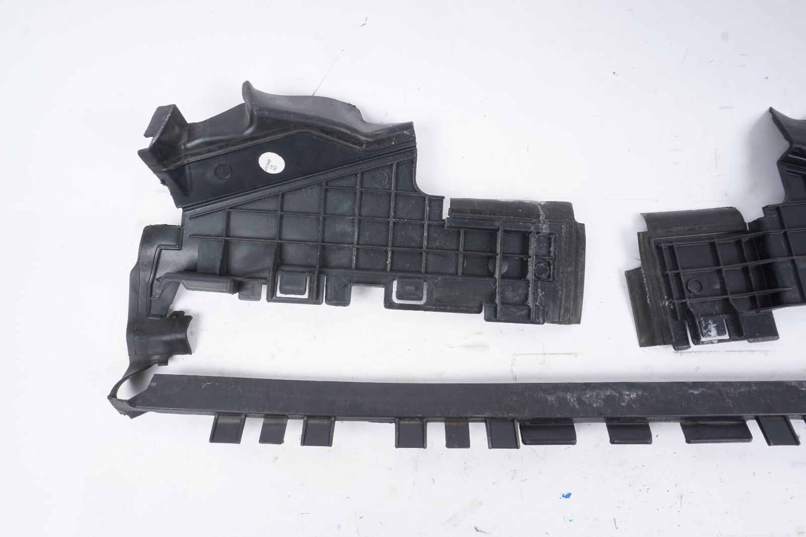 10-13 Mercedes E350 E550 W207 Air Guide Plate Baffle Trim A2075050530 OEM
