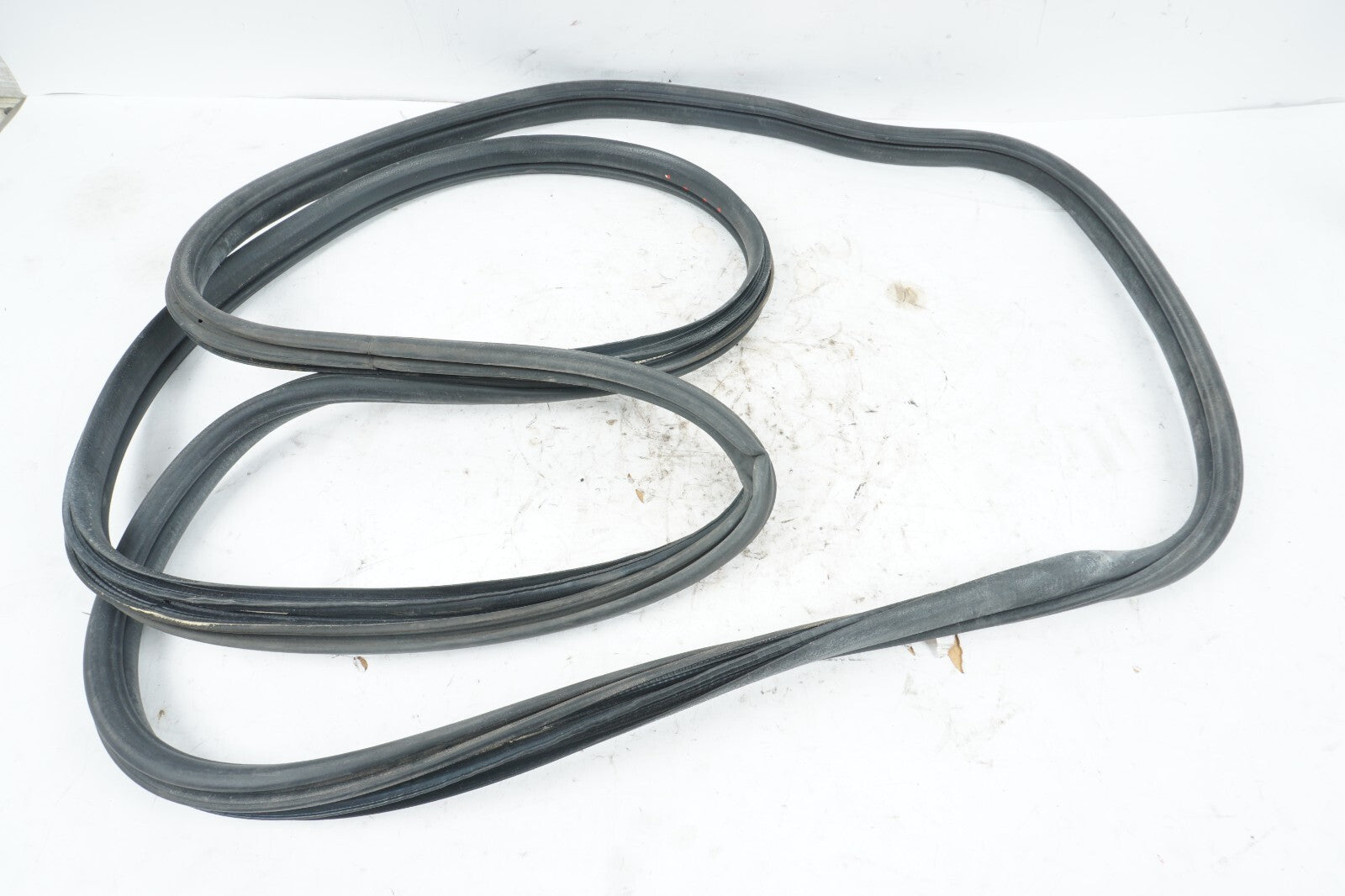 11 - 17 HONDA ODYSSEY REAR RIGHT PASS SIDE DOOR ON BODY WEATHERSTRIP SEAL  OEM