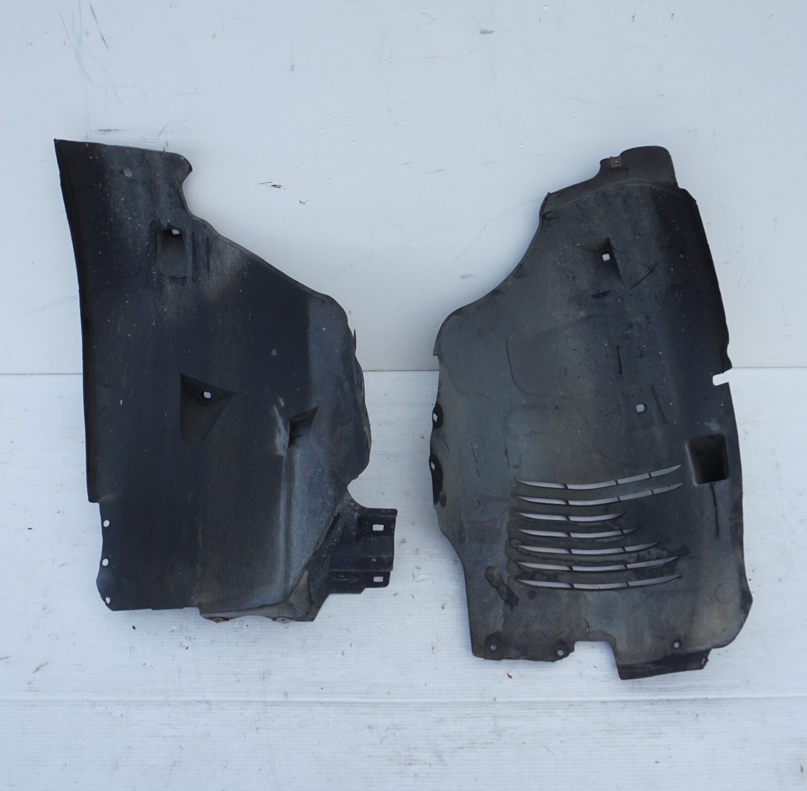 03-06 Mercedes SL500 Front Inner Fender Liner Splash Guard Right Passenger OEM