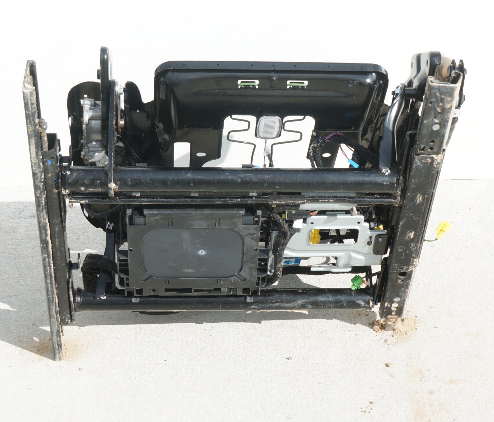 2007 2008 2009 MERCEDES W221 S550 S600 FRONT LEFT LOWER SEAT RAIL TRACK FRAME
