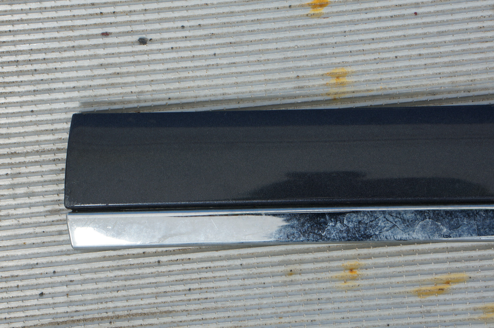 04-10 AUDI A8 A8L FRONT RIGHT PASSENGER SIDE DOOR MOLDING TRIM OEM