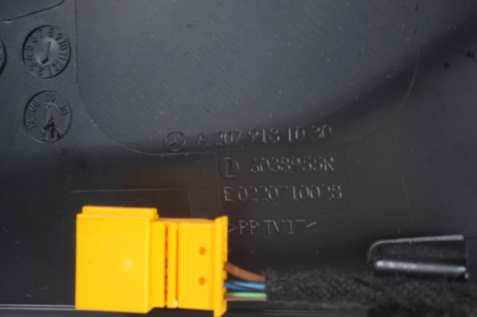 10-17 Mercedes E350 E550 Convertible Front Right Driver Side Seat Lower Trim