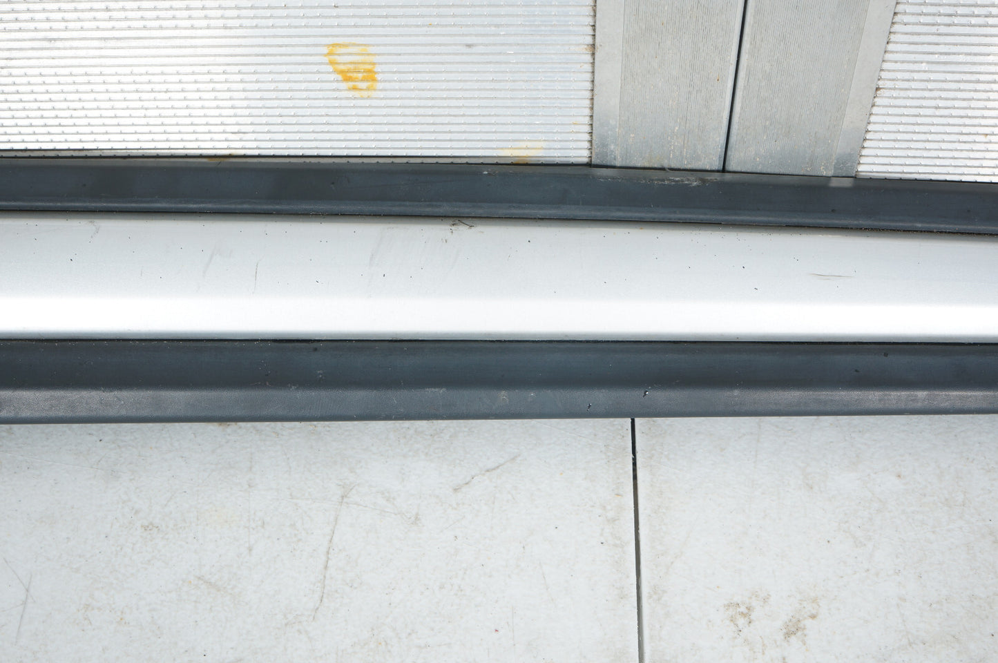 14 - 18 MITSUBISHI OUTLANDER FRONT RIGHT PASSENGER SIDE DOOR LOWER MOLDING  OEM
