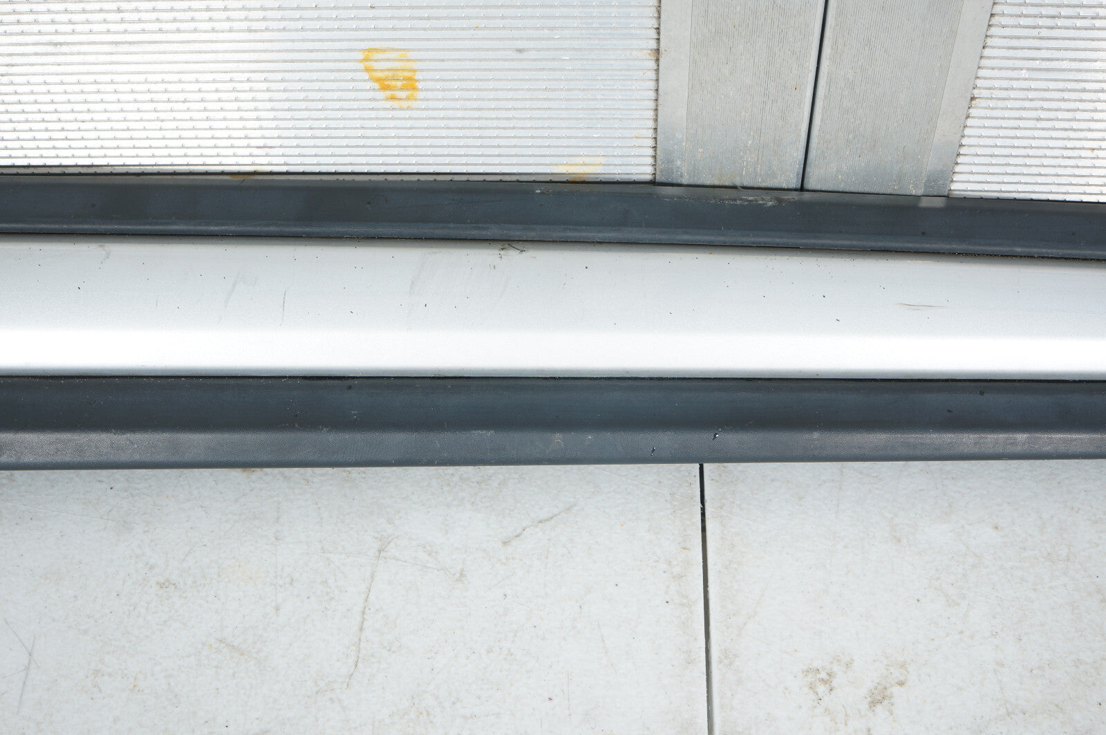 14 - 18 MITSUBISHI OUTLANDER FRONT RIGHT PASSENGER SIDE DOOR LOWER MOLDING  OEM