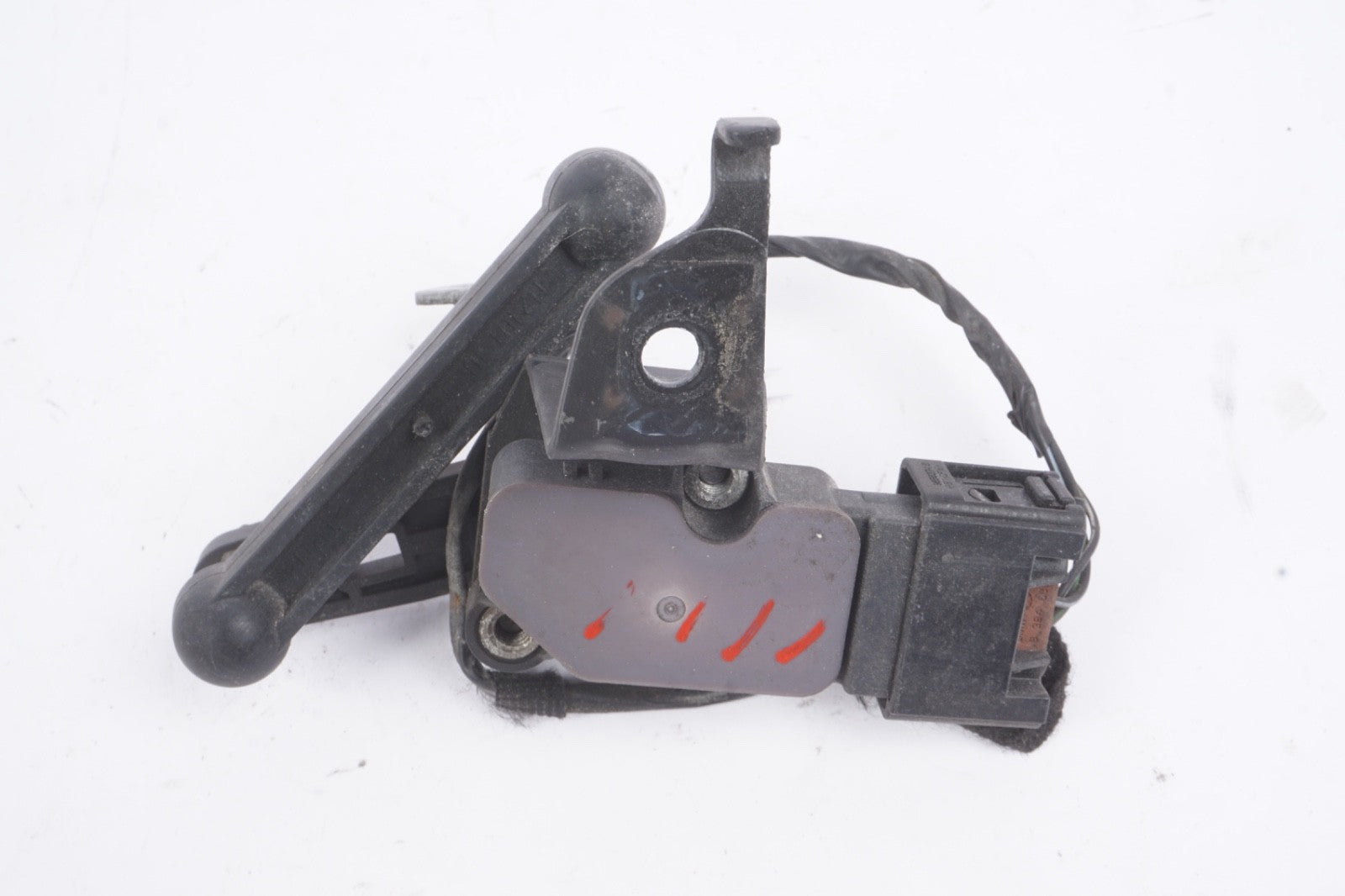 2018-2023 BMW X2 (F39) REAR SUSPENSION HEIGHT LEVEL SENSOR 6870200