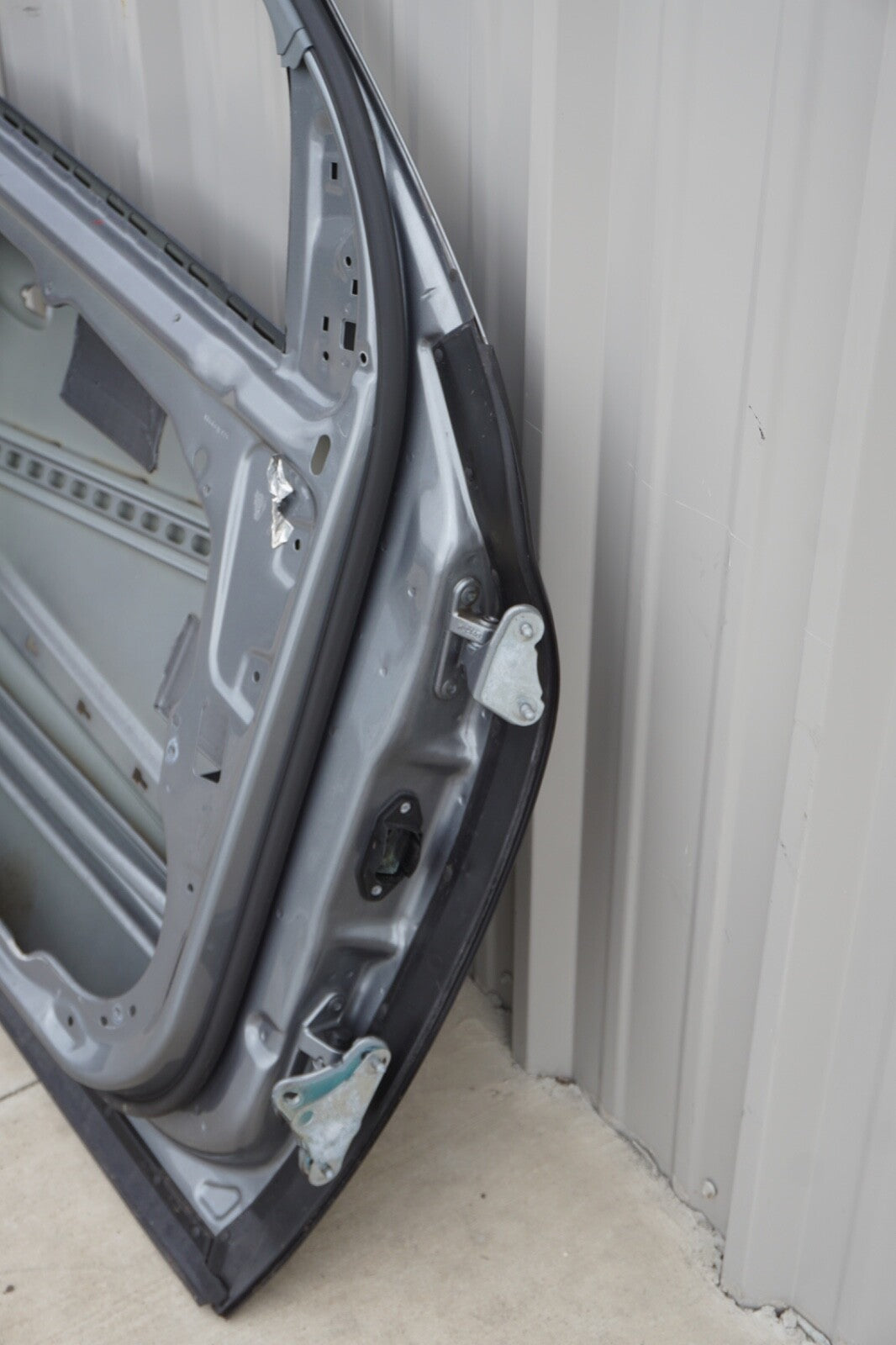 06 - 11 Mercedes W164 ML63 ML350 ML500 FRONT LEFT DRIVER SIDE DOOR SHELL OEM